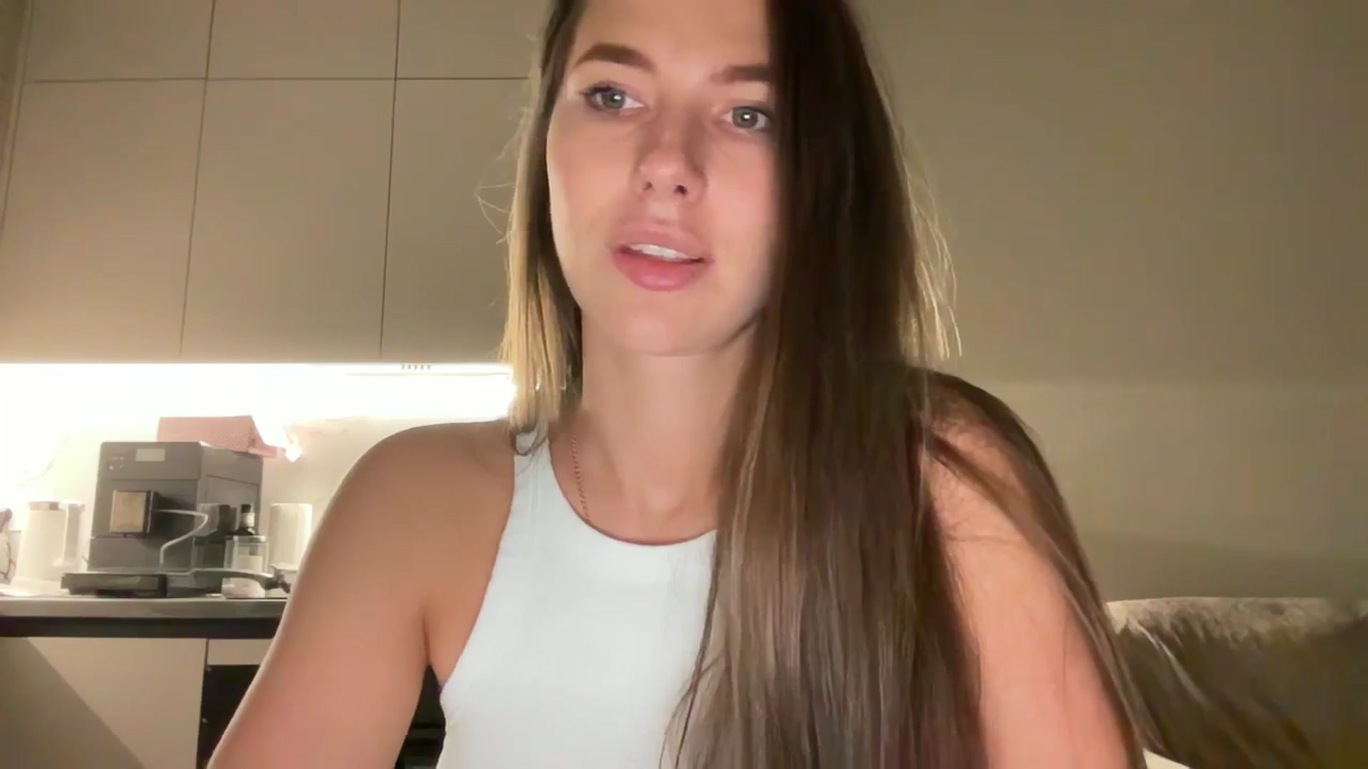 Gallery image thumbnail from kissfreeze's myfreecams stream on, 09/20/2025, 23:01 image 10 of 20