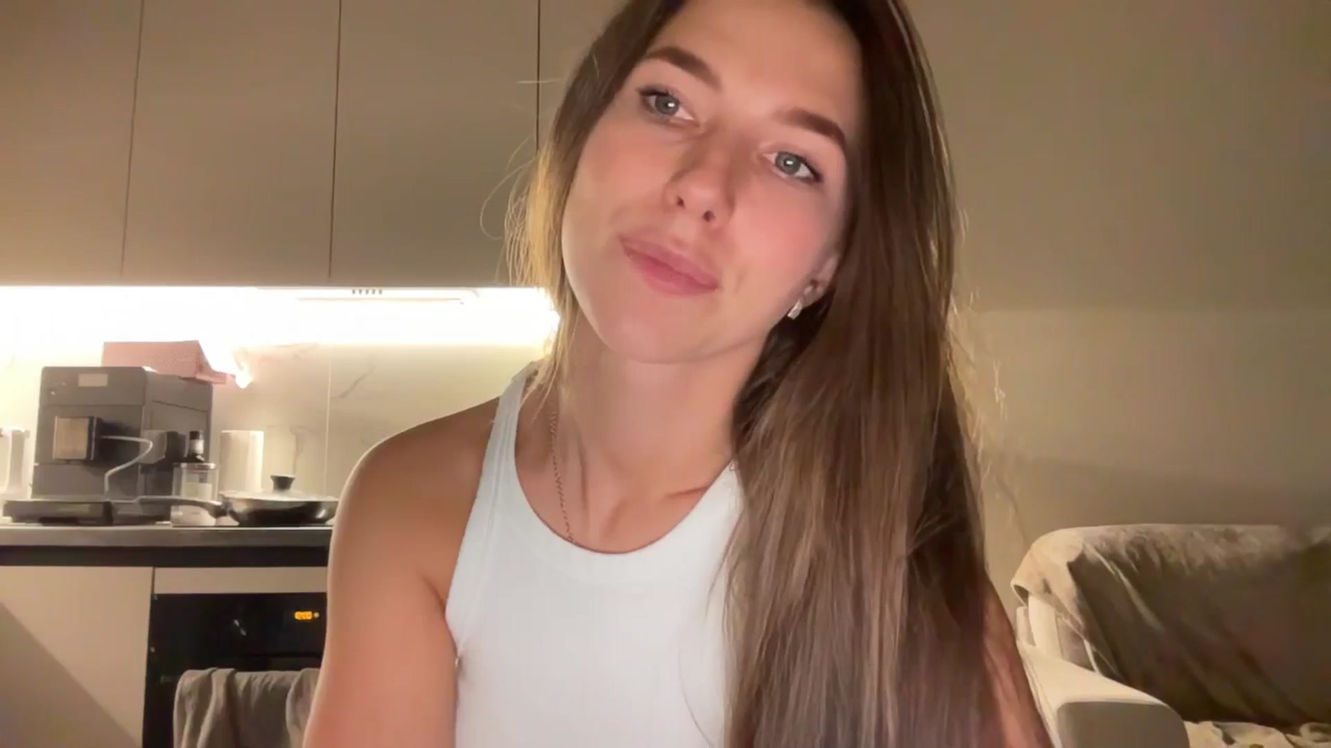 Gallery image thumbnail from kissfreeze's myfreecams stream on, 09/20/2025, 23:39 image 11 of 20