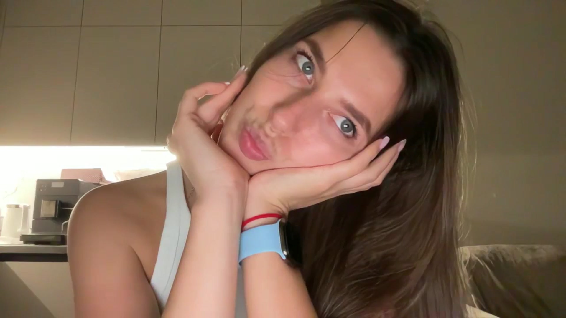 Gallery image thumbnail from kissfreeze's myfreecams stream on, 09/20/2025, 23:39 image 17 of 20