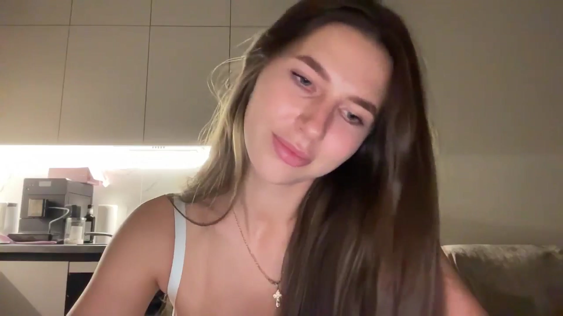 Gallery image thumbnail from kissfreeze's myfreecams stream on, 09/21/2025, 22:41 image 16 of 20
