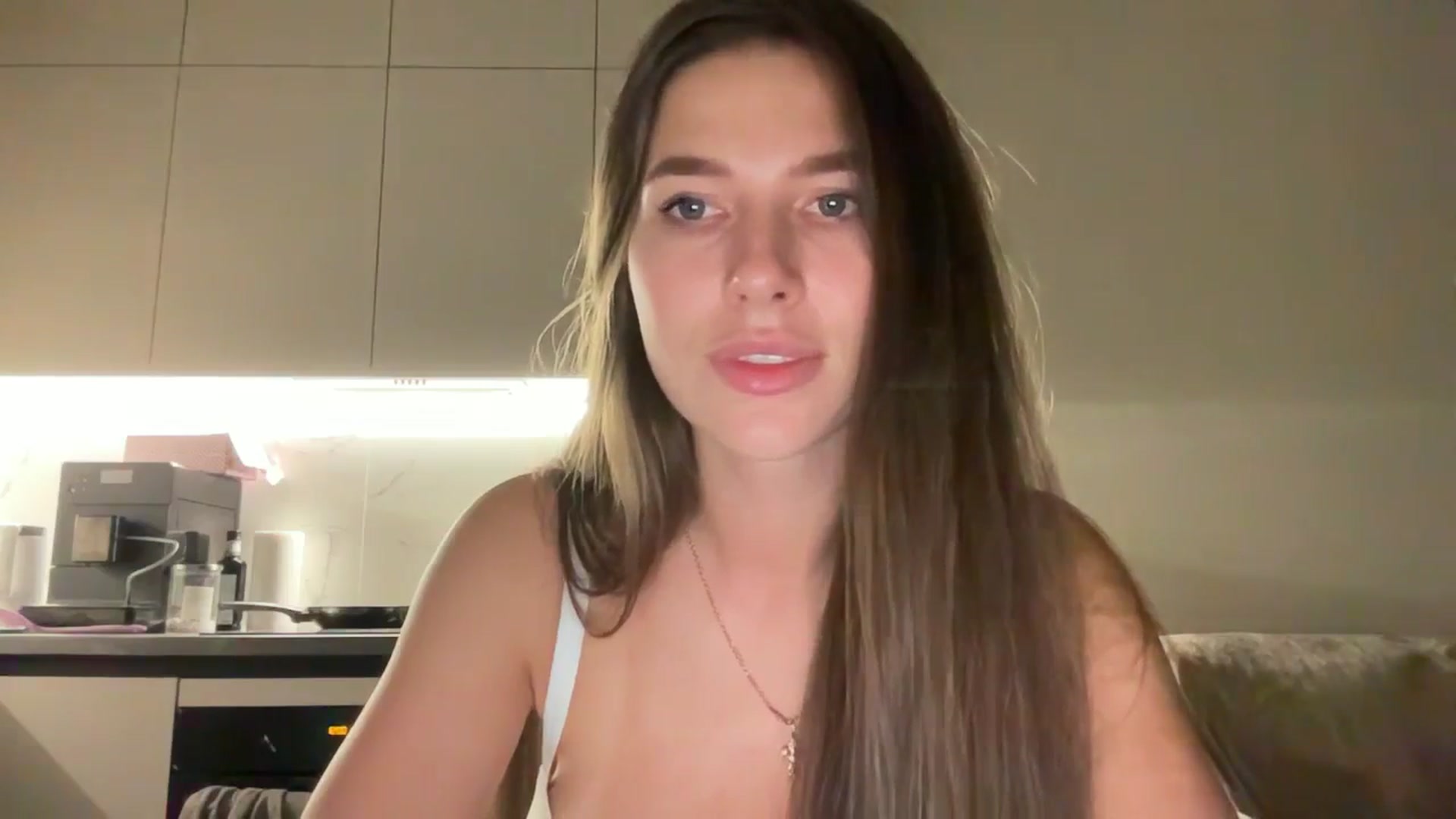Gallery image thumbnail from kissfreeze's myfreecams stream on, 09/21/2025, 22:41 image 18 of 20