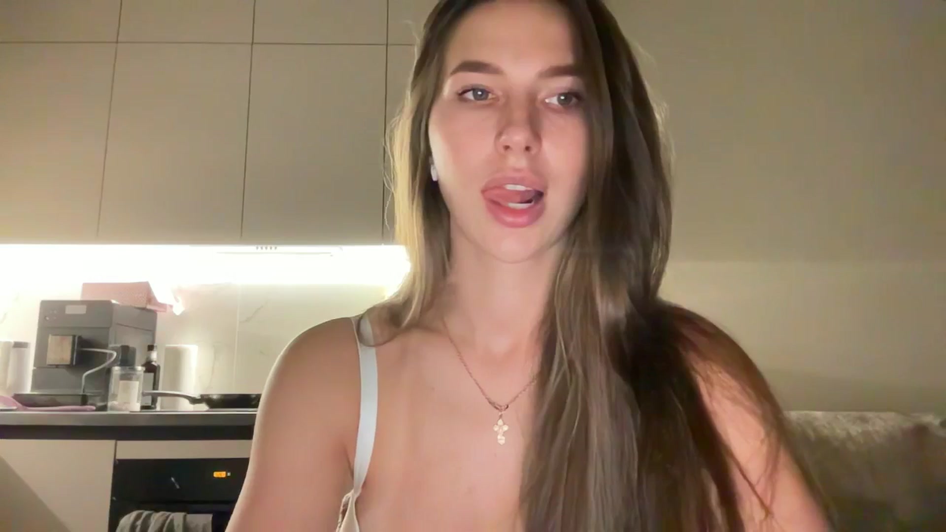Gallery image thumbnail from kissfreeze's myfreecams stream on, 09/21/2025, 22:41 image 6 of 20