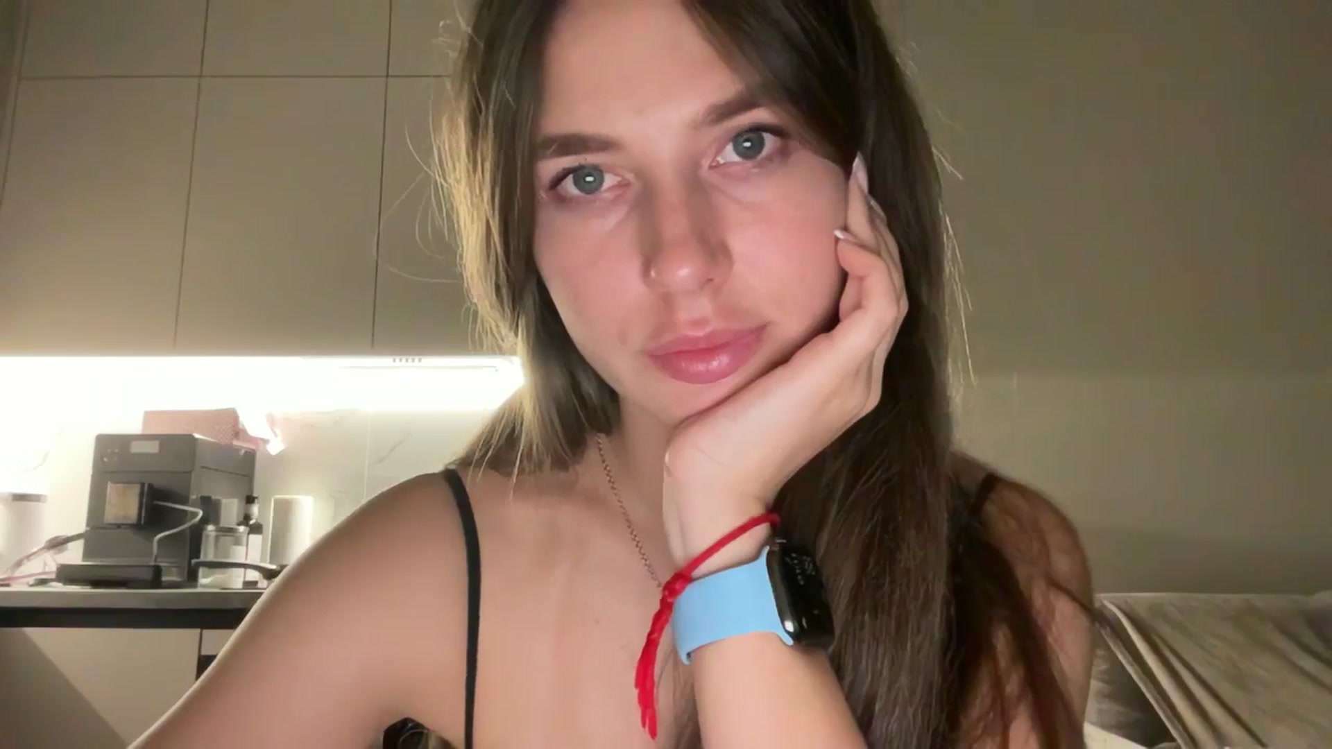 Gallery image thumbnail from kissfreeze's myfreecams stream on, 09/23/2025, 22:42 image 17 of 20
