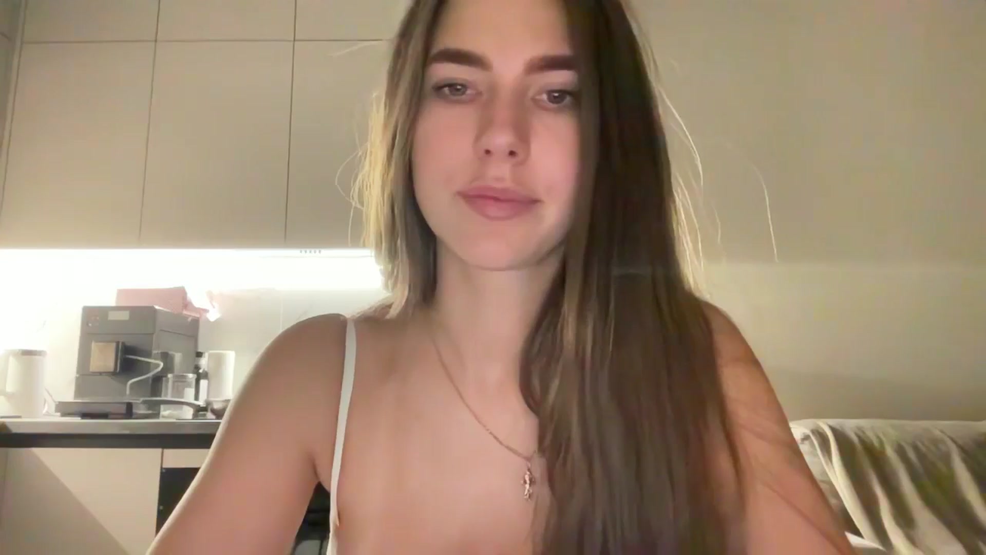 Gallery image thumbnail from kissfreeze's myfreecams stream on, 09/25/2025, 01:08 image 8 of 20