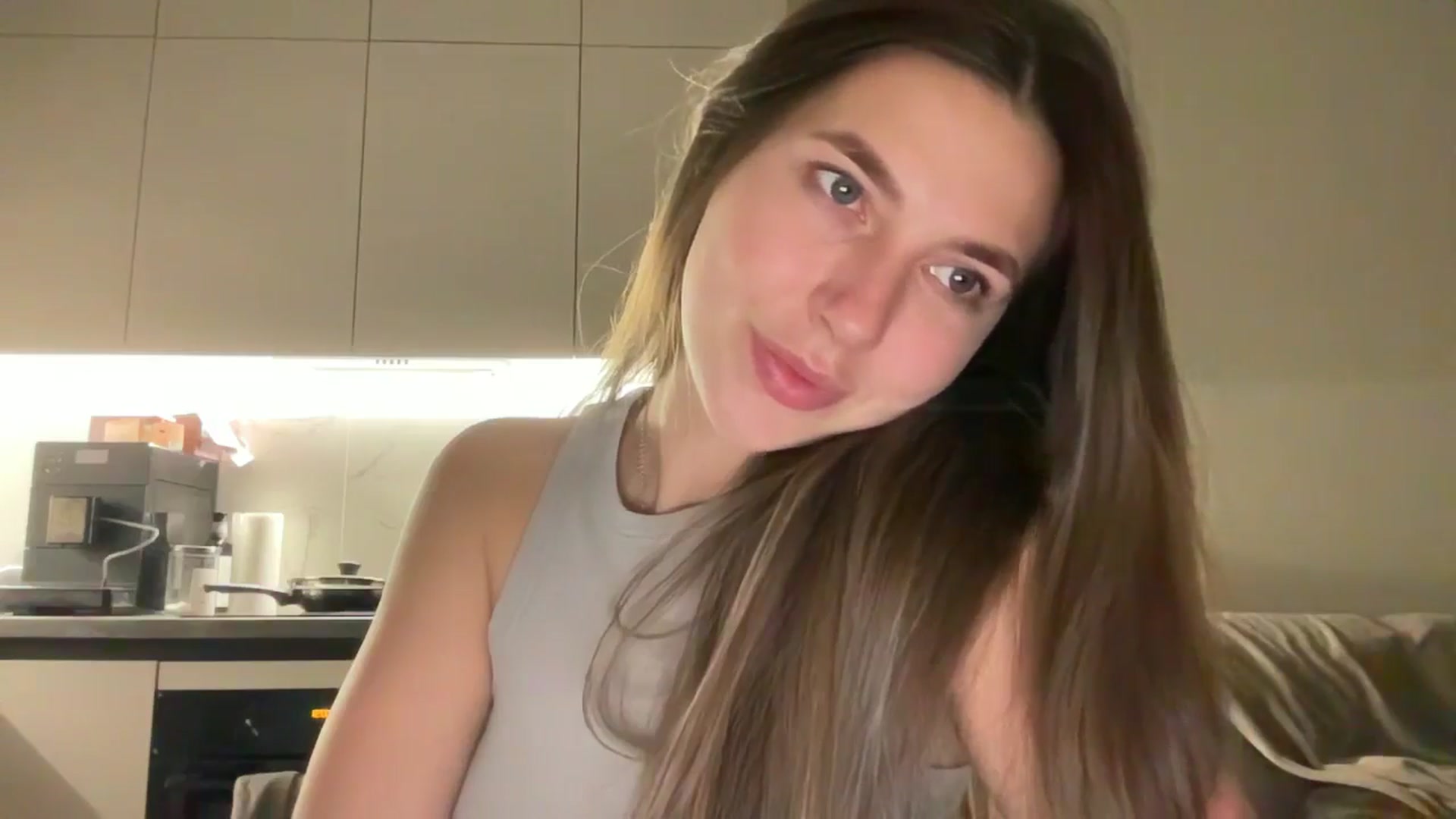 Gallery image thumbnail from kissfreeze's myfreecams stream on, 09/27/2025, 23:48 image 14 of 20