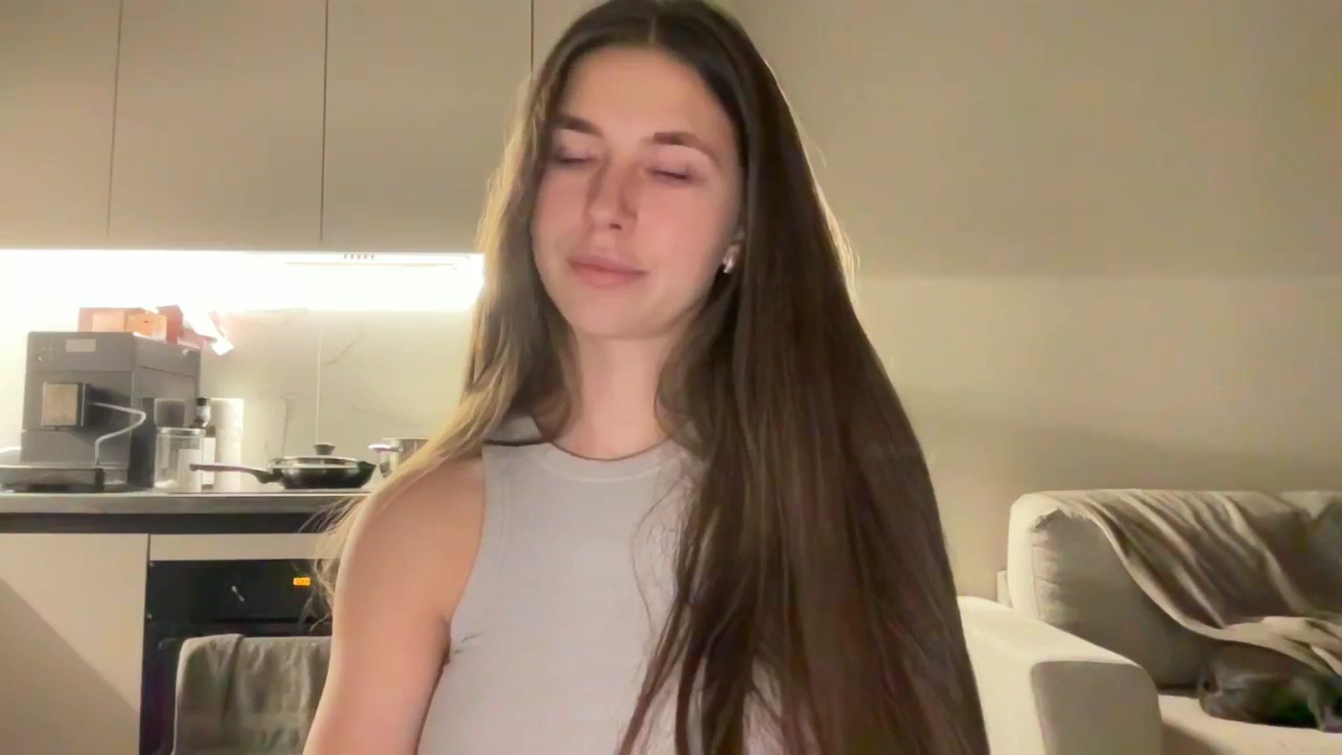 Gallery image thumbnail from kissfreeze's myfreecams stream on, 09/27/2025, 23:48 image 6 of 20