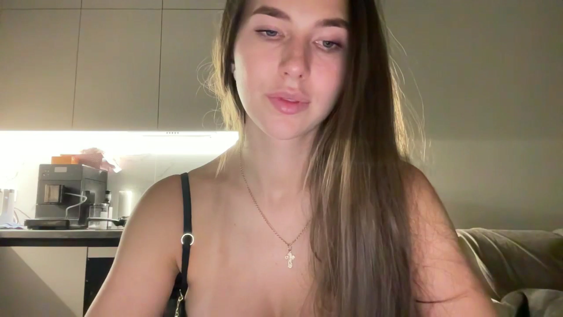 Gallery image thumbnail from kissfreeze's myfreecams stream on, 09/30/2025, 20:25 image 7 of 20
