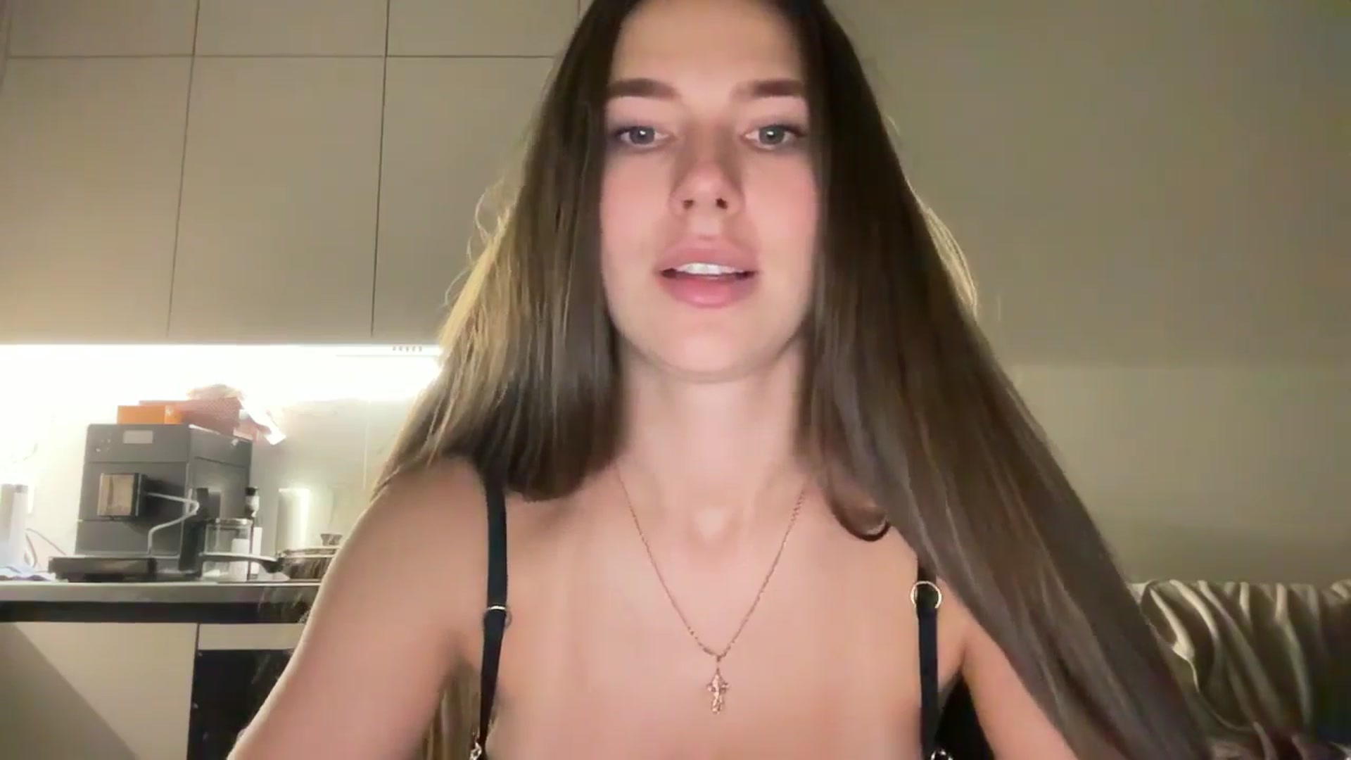 Gallery image thumbnail from kissfreeze's myfreecams stream on, 09/30/2025, 22:52 image 13 of 20