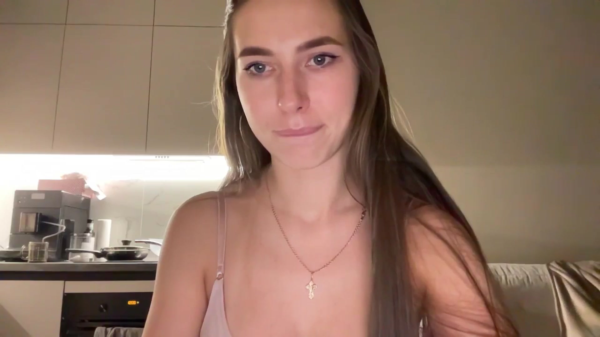 Gallery image thumbnail from kissfreeze's myfreecams stream on, 10/01/2025, 21:19 image 20 of 20