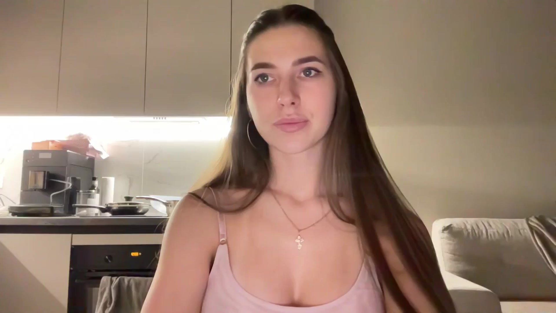 Gallery image thumbnail from kissfreeze's myfreecams stream on, 10/01/2025, 21:19 image 1 of 20