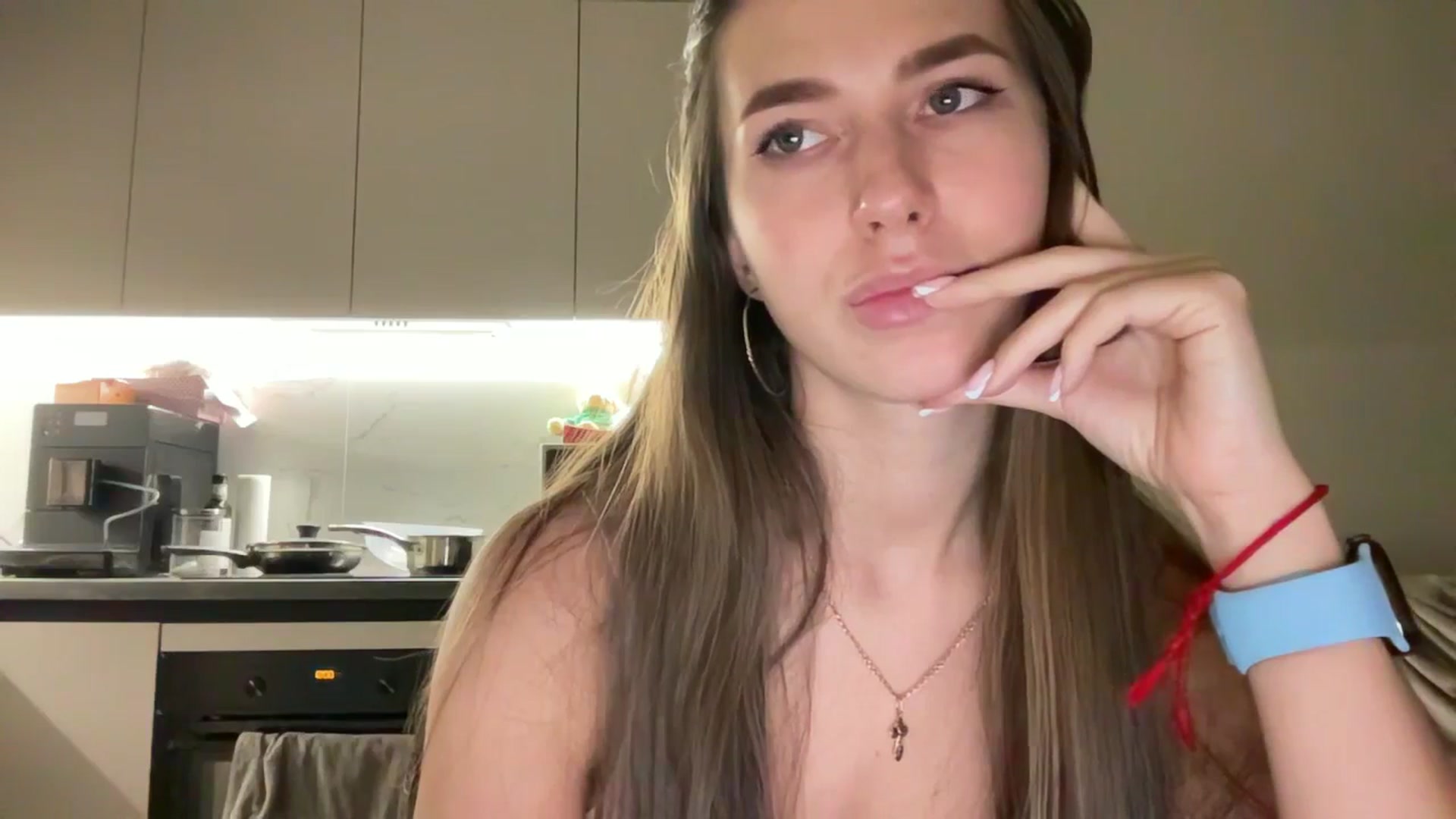 Gallery image thumbnail from kissfreeze's myfreecams stream on, 10/01/2025, 21:19 image 11 of 20
