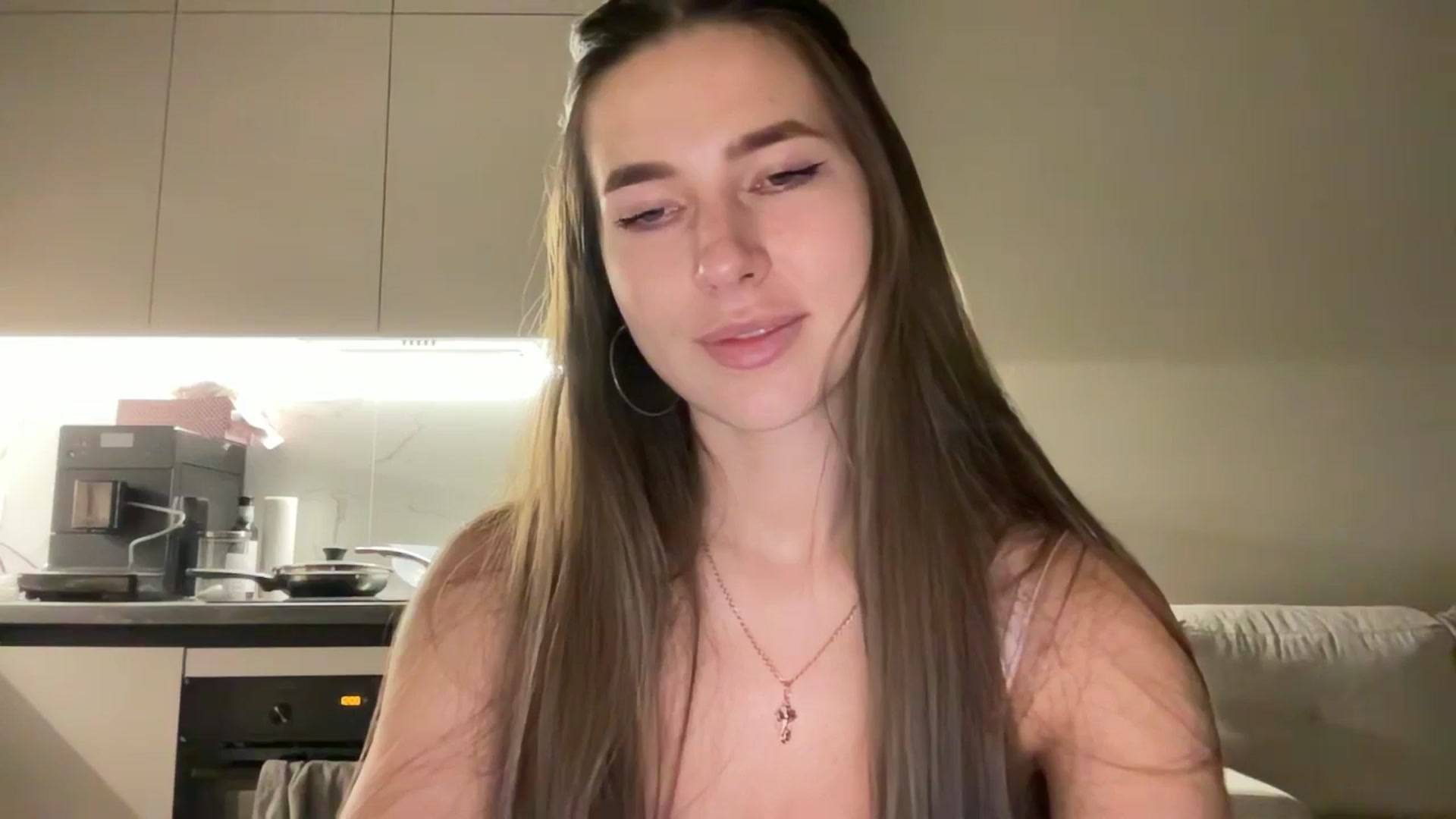 Gallery image thumbnail from kissfreeze's myfreecams stream on, 10/01/2025, 22:28 image 14 of 20