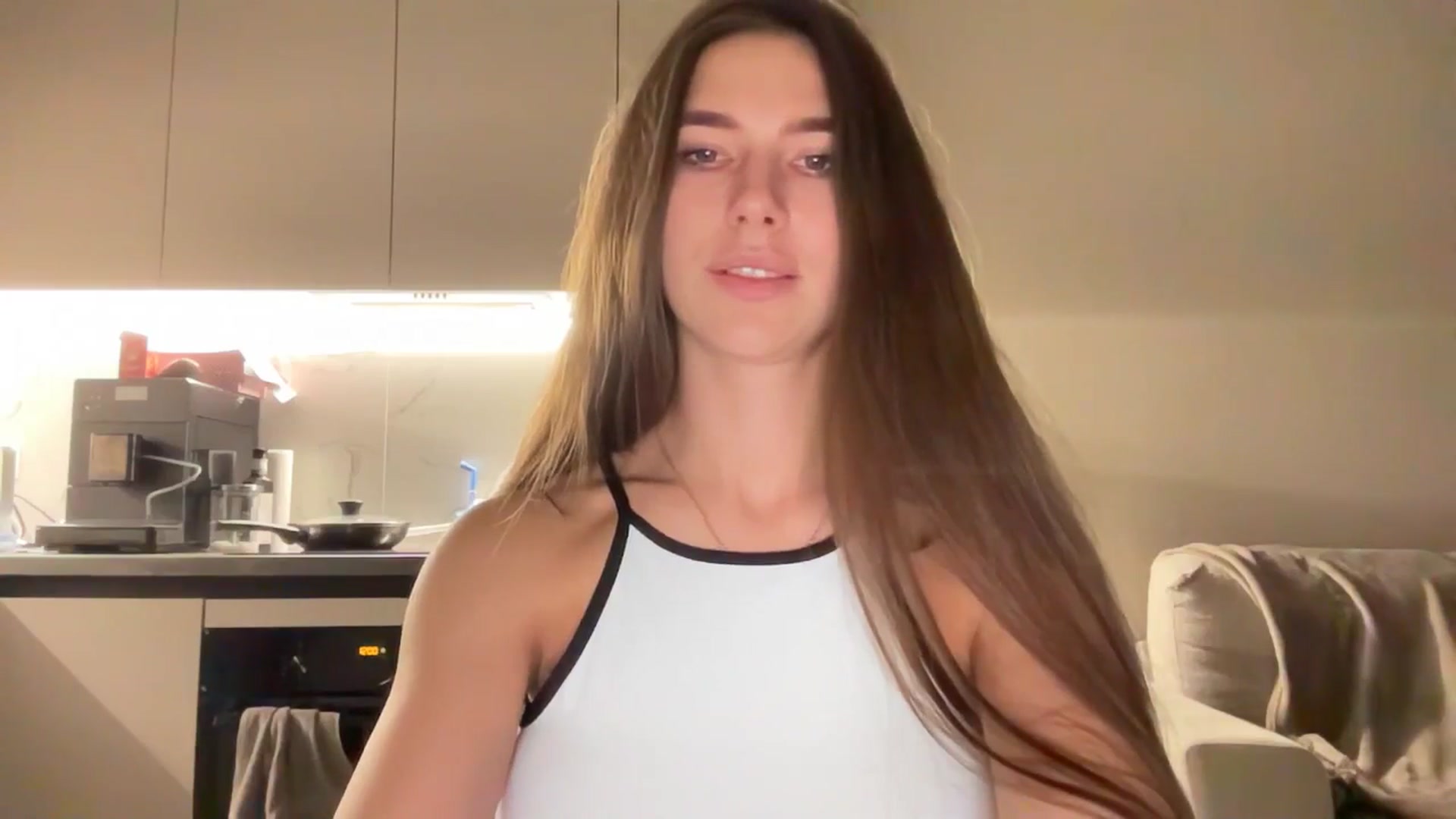 Gallery image thumbnail from kissfreeze's myfreecams stream on, 10/02/2025, 23:47 image 4 of 20