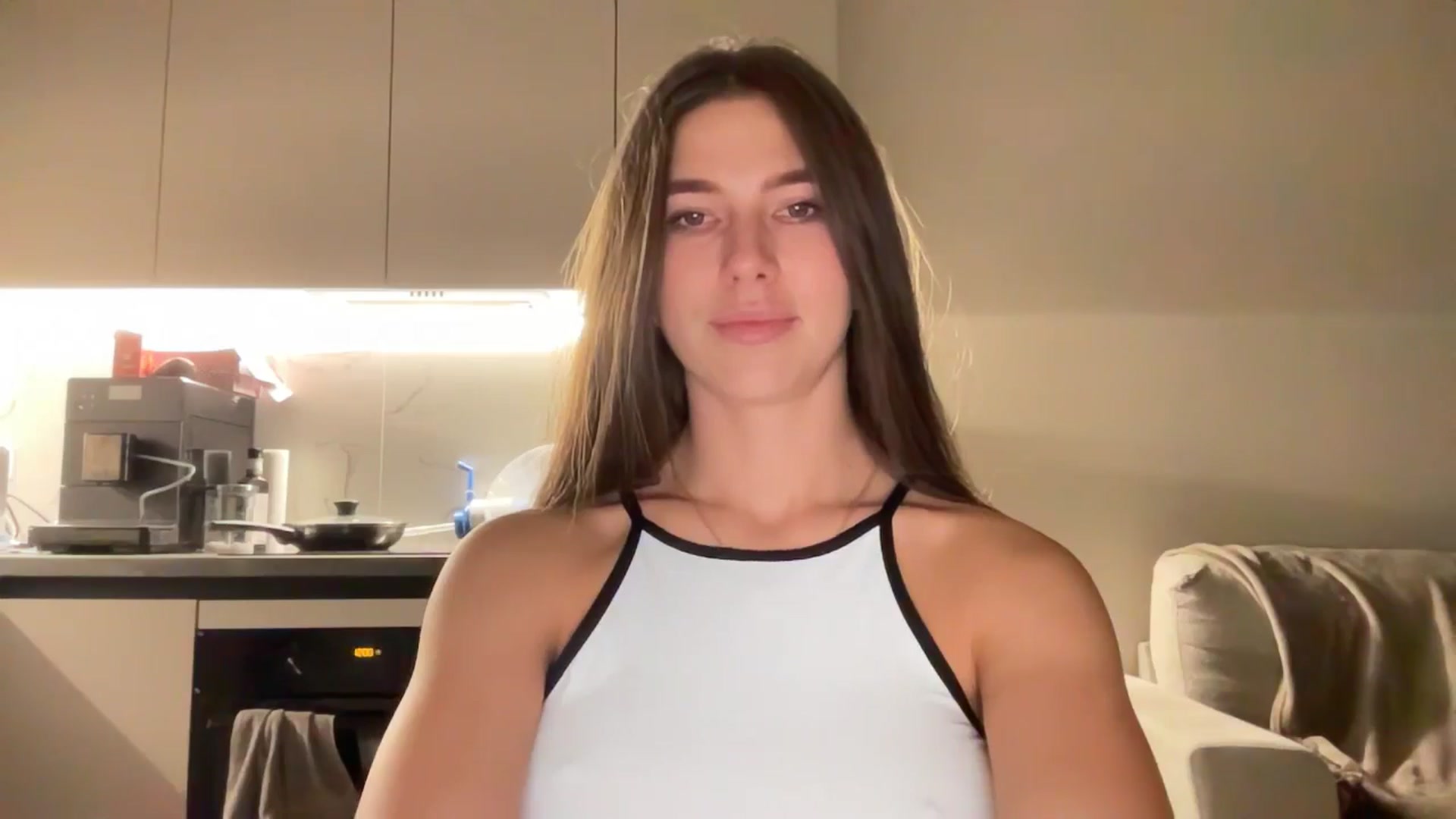 Gallery image thumbnail from kissfreeze's myfreecams stream on, 10/02/2025, 23:47 image 7 of 20