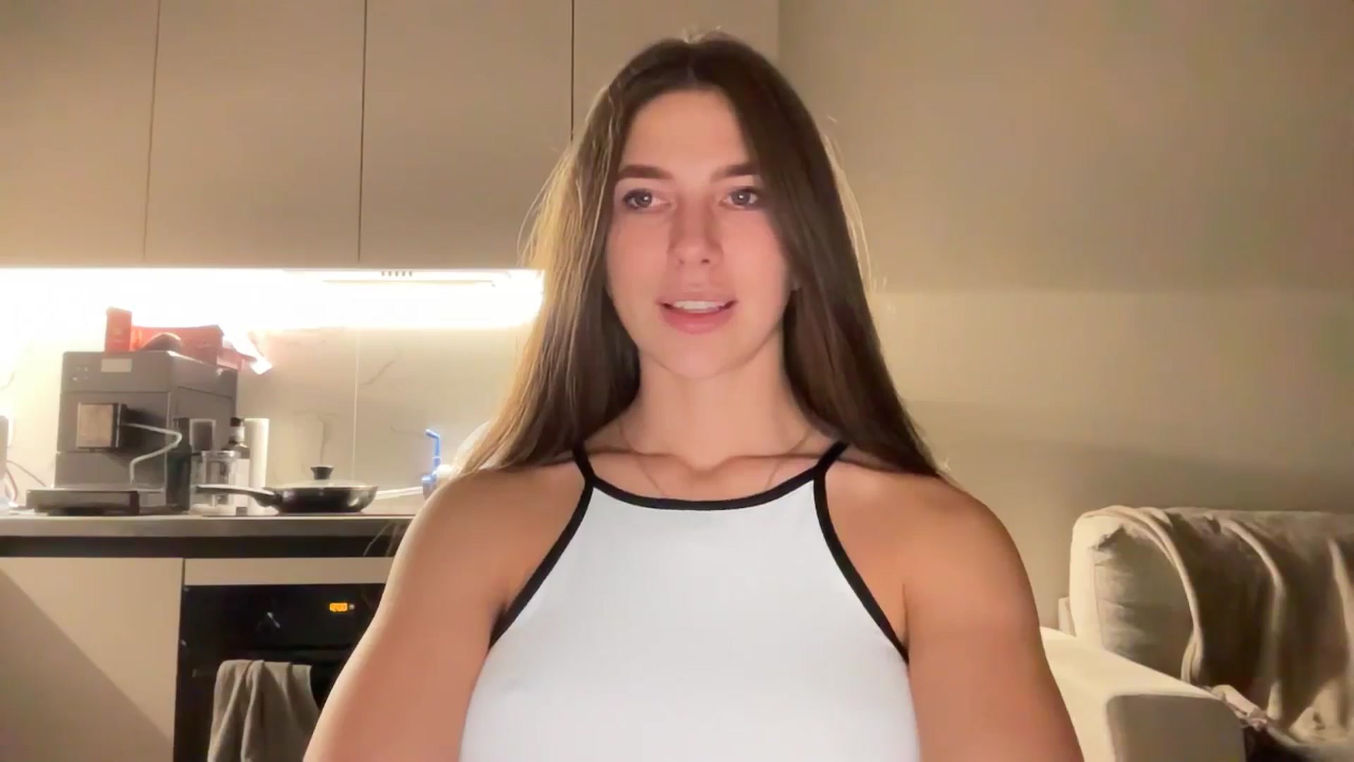 Gallery image thumbnail from kissfreeze's myfreecams stream on, 10/02/2025, 23:47 image 6 of 20