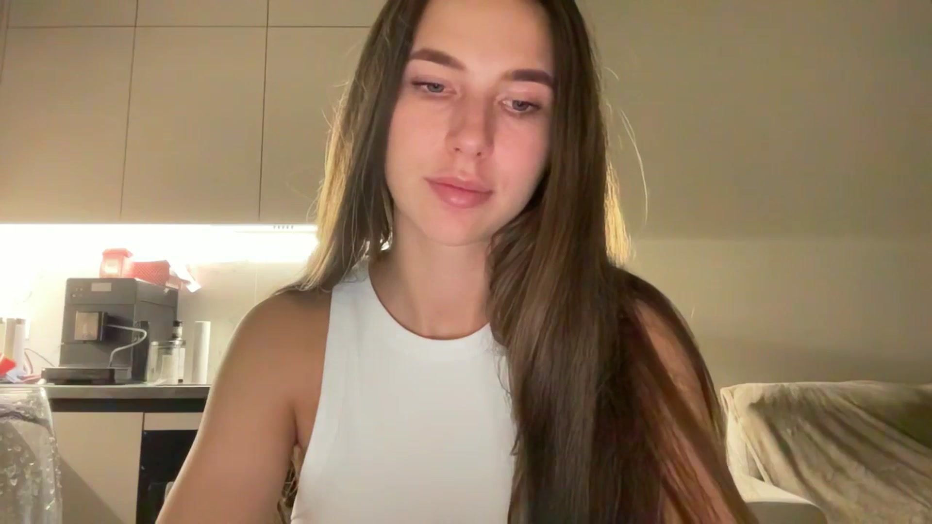 Gallery image thumbnail from kissfreeze's myfreecams stream on, 10/04/2025, 21:49 image 10 of 20