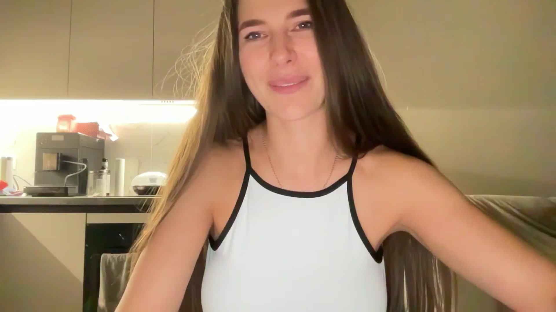 Gallery image thumbnail from kissfreeze's myfreecams stream on, 10/04/2025, 23:38 image 15 of 20