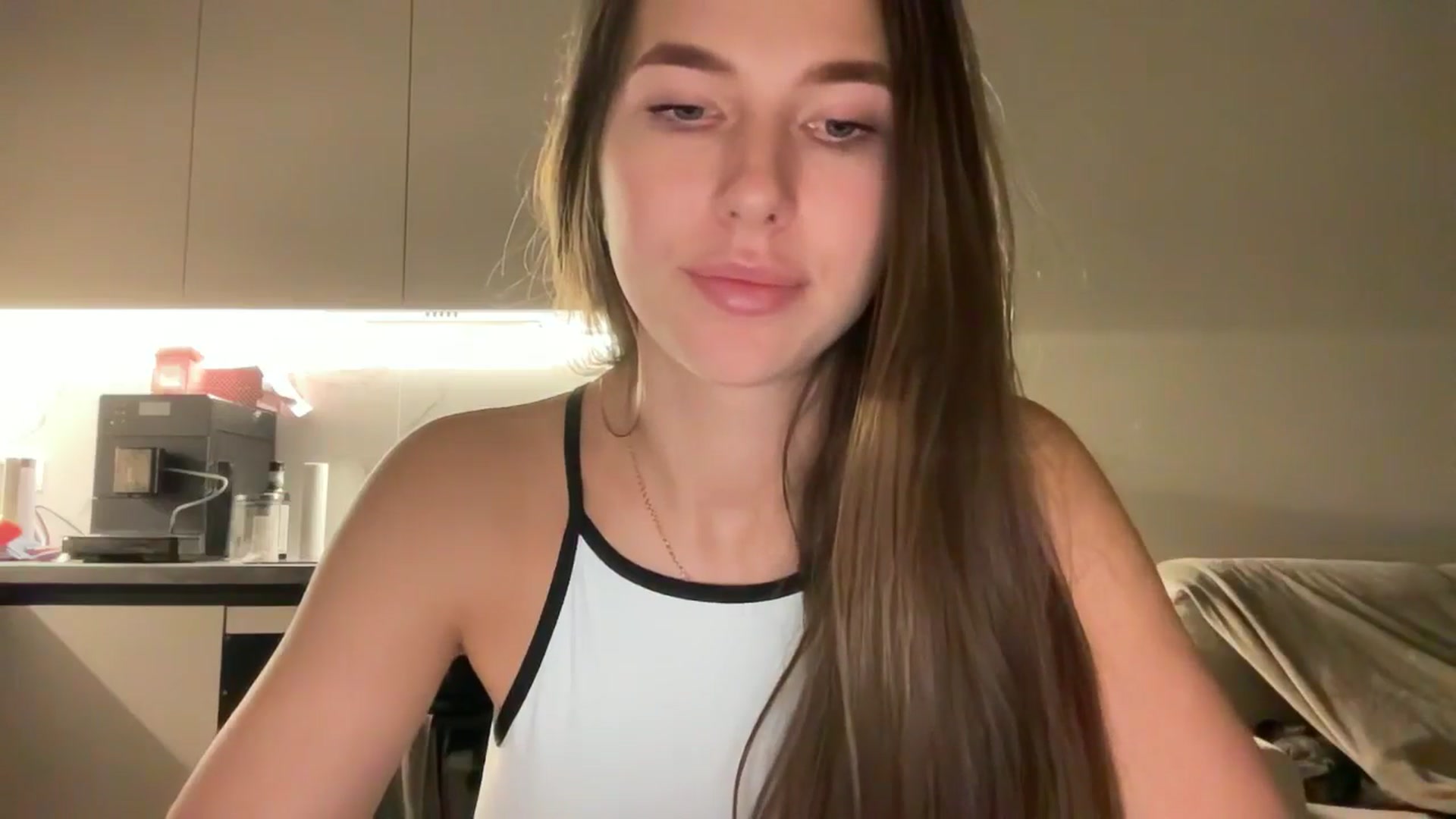 Gallery image thumbnail from kissfreeze's myfreecams stream on, 10/04/2025, 23:38 image 20 of 20