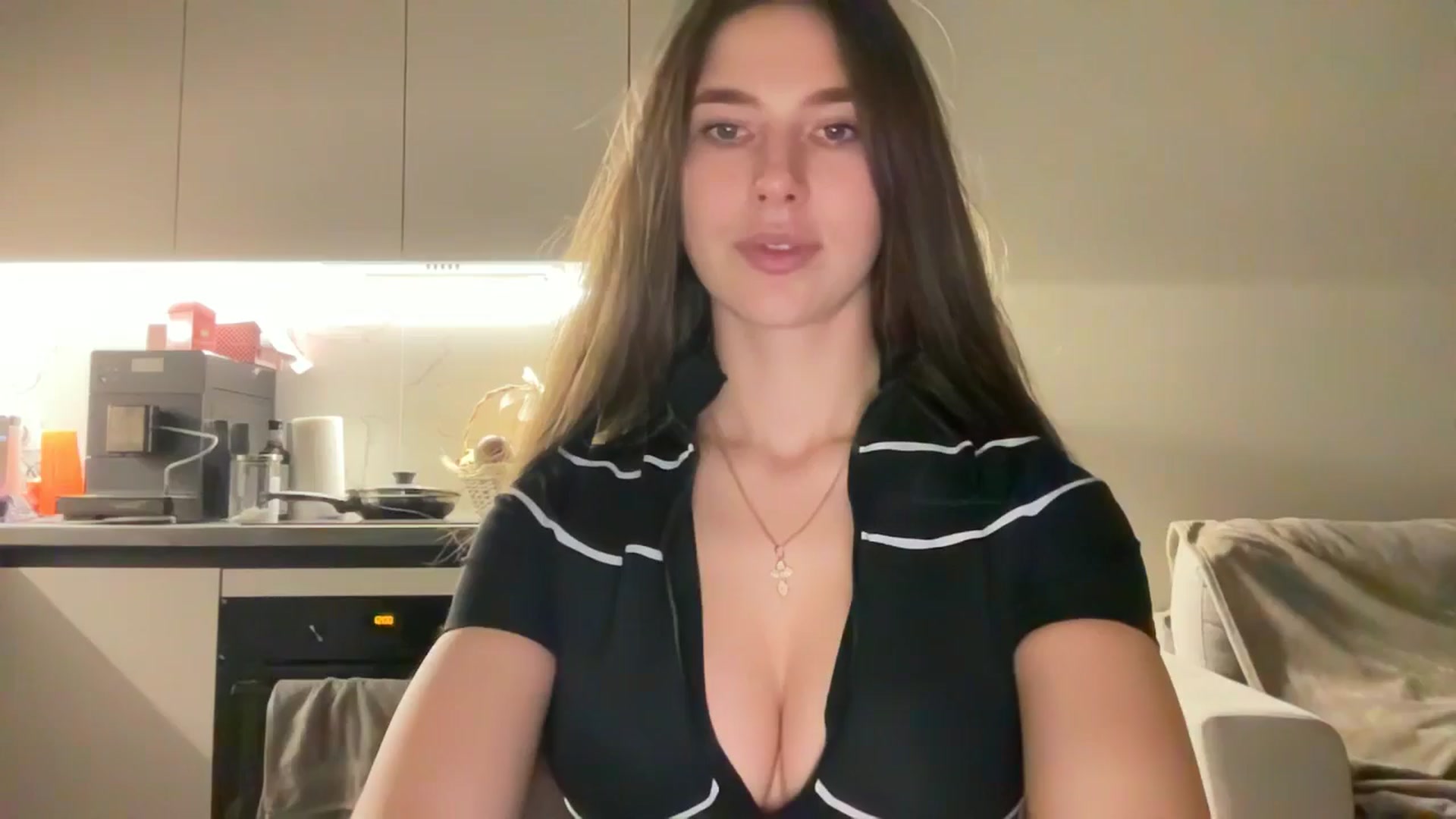 Gallery image thumbnail from kissfreeze's myfreecams stream on, 10/06/2025, 21:19 image 6 of 20