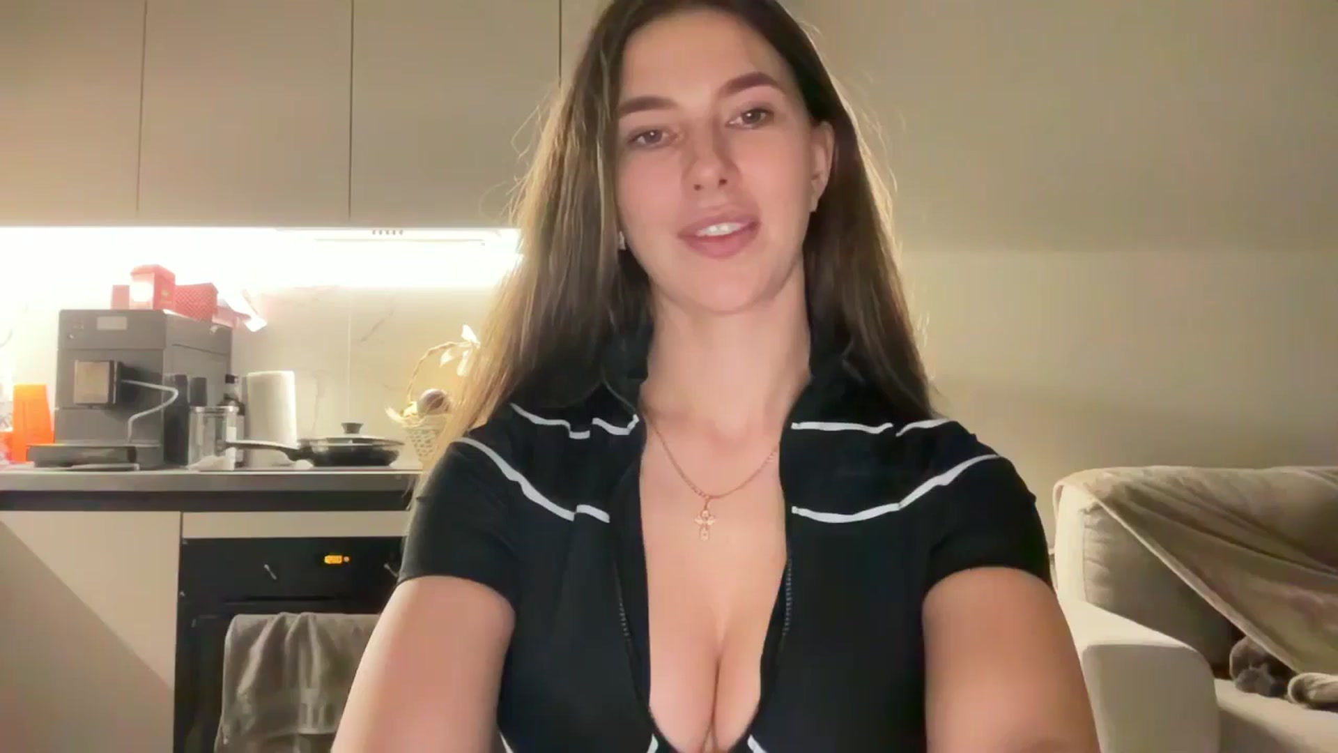 Gallery image thumbnail from kissfreeze's myfreecams stream on, 10/06/2025, 21:19 image 20 of 20