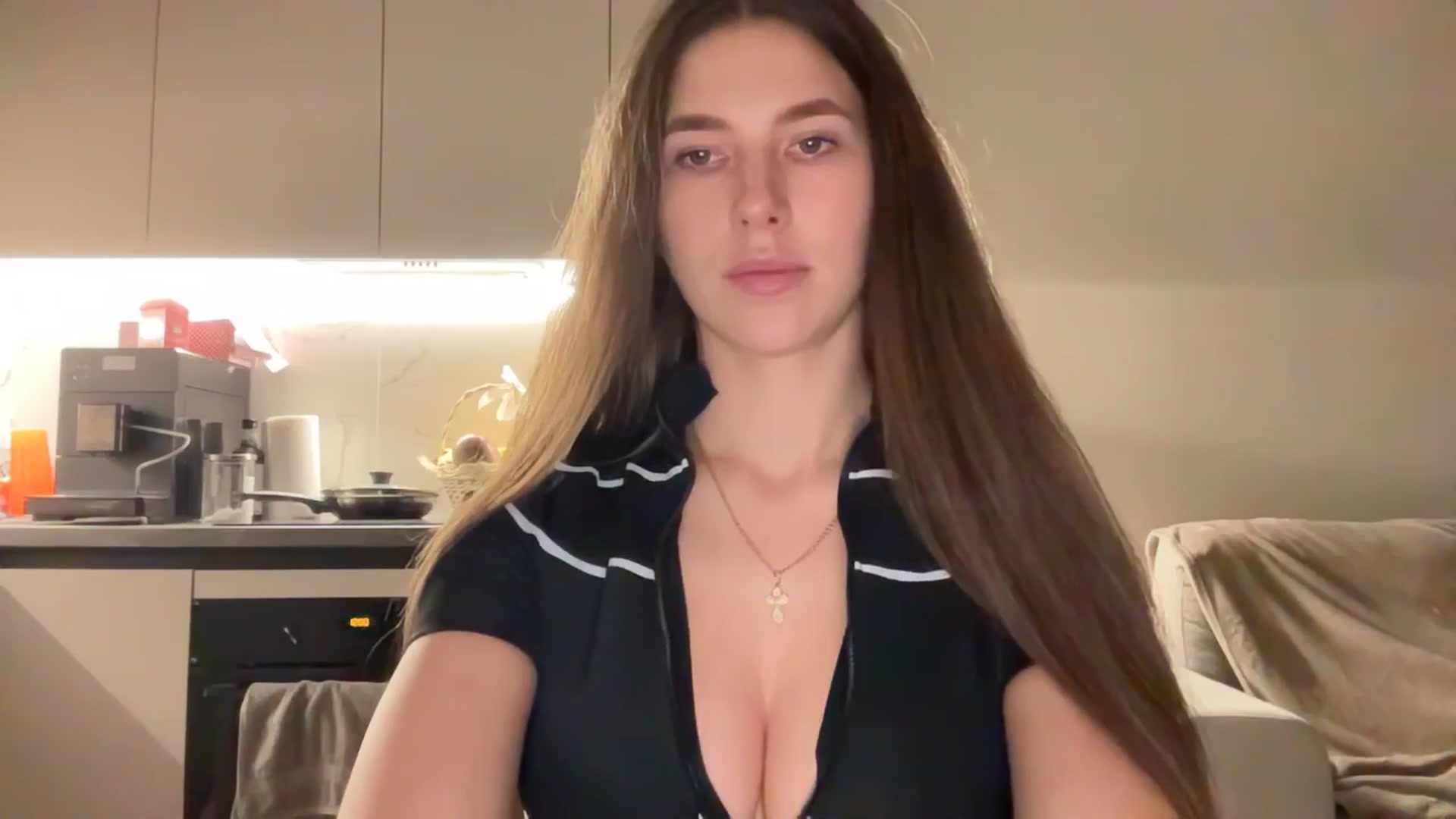 Gallery image thumbnail from kissfreeze's myfreecams stream on, 10/06/2025, 21:19 image 7 of 20