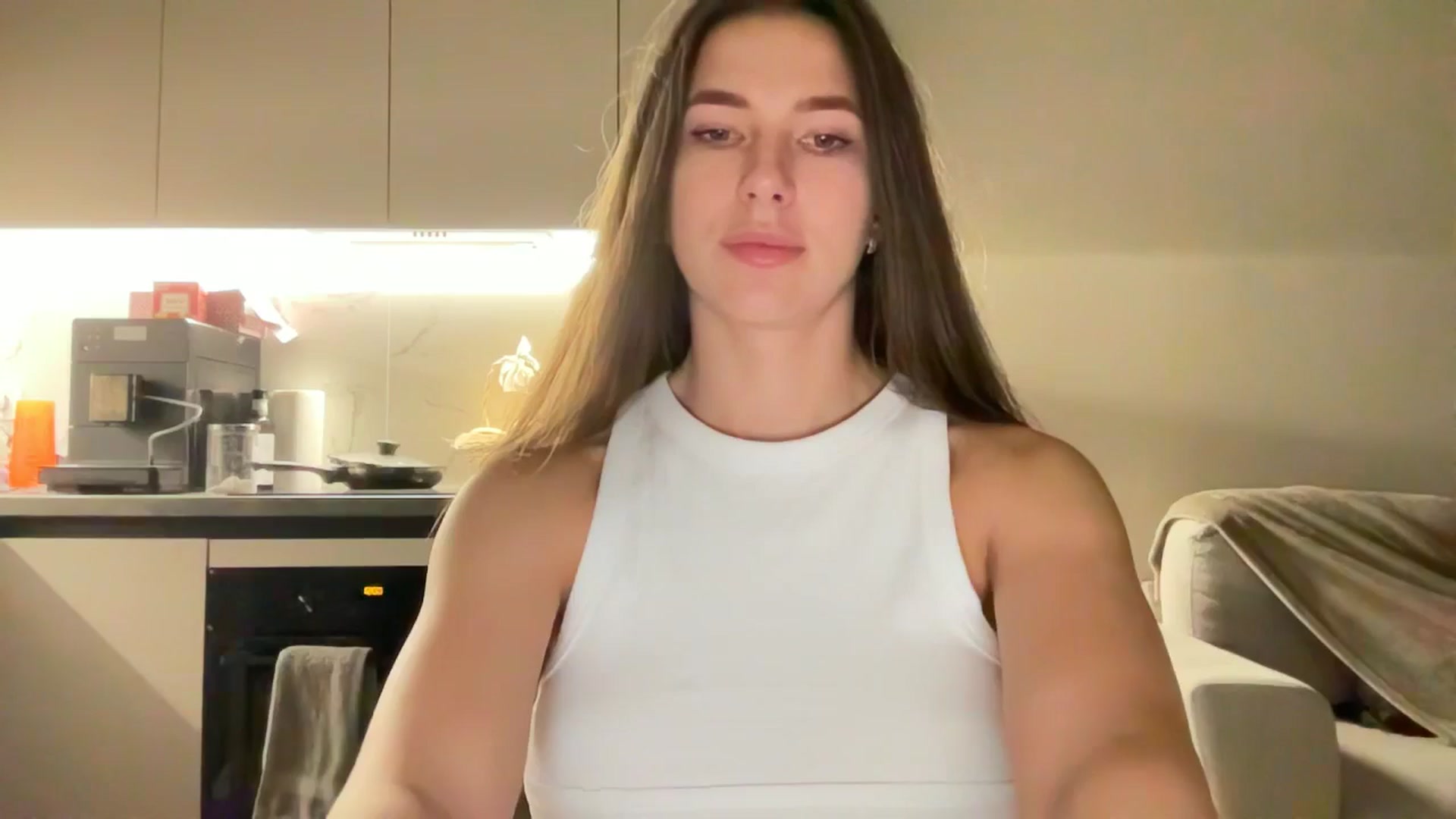 Gallery image thumbnail from kissfreeze's myfreecams stream on, 10/08/2025, 20:29 image 15 of 20