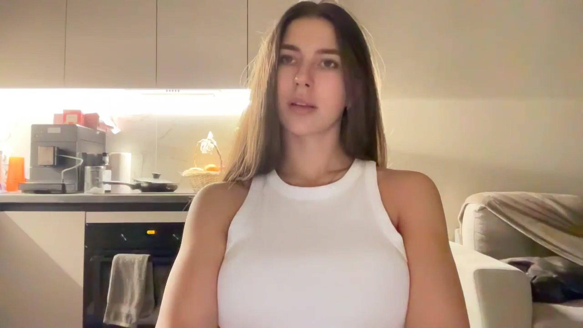 Gallery image thumbnail from kissfreeze's myfreecams stream on, 10/08/2025, 21:34 image 4 of 20