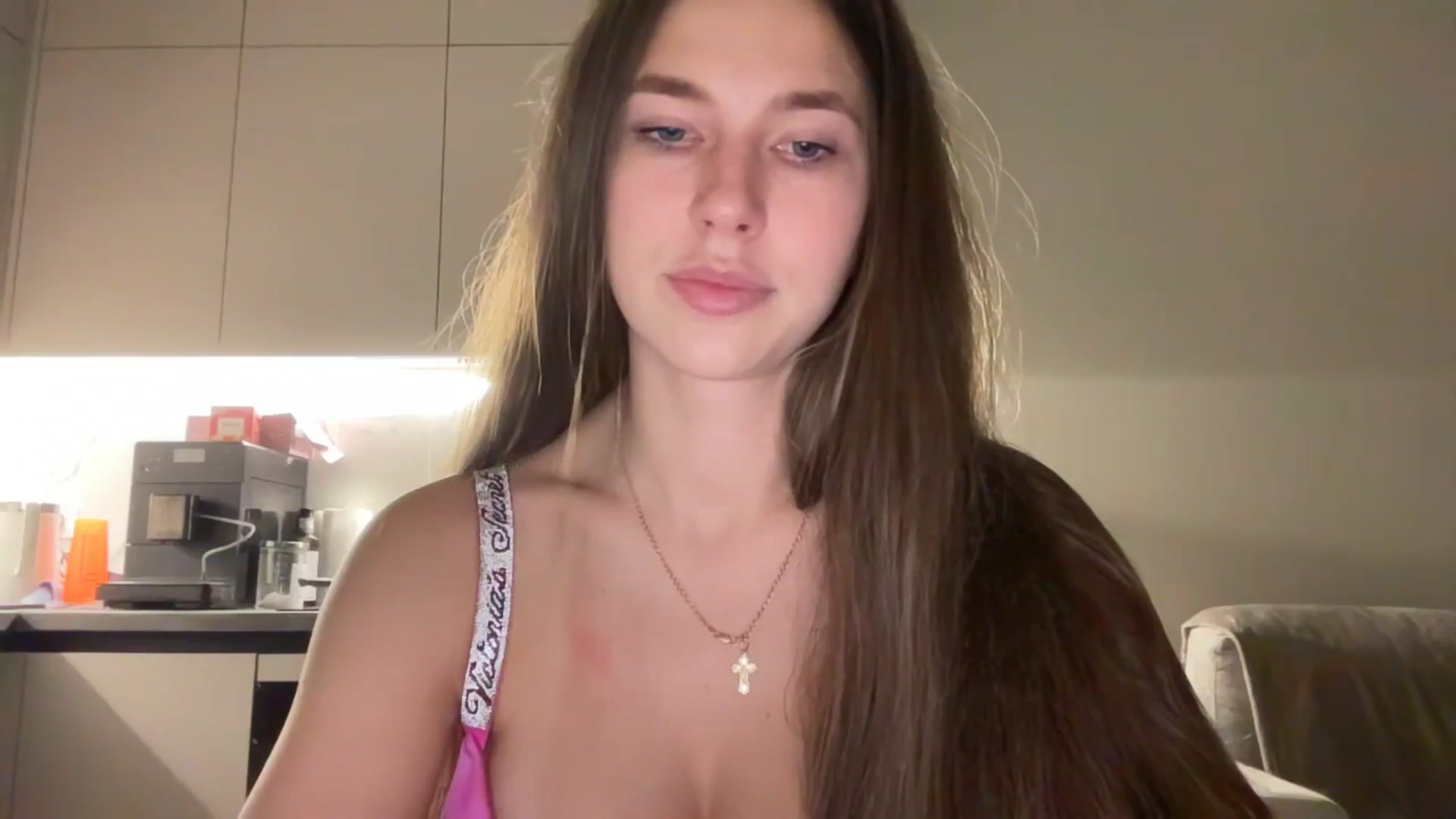 Gallery image thumbnail from kissfreeze's myfreecams stream on, 10/09/2025, 20:23 image 18 of 20