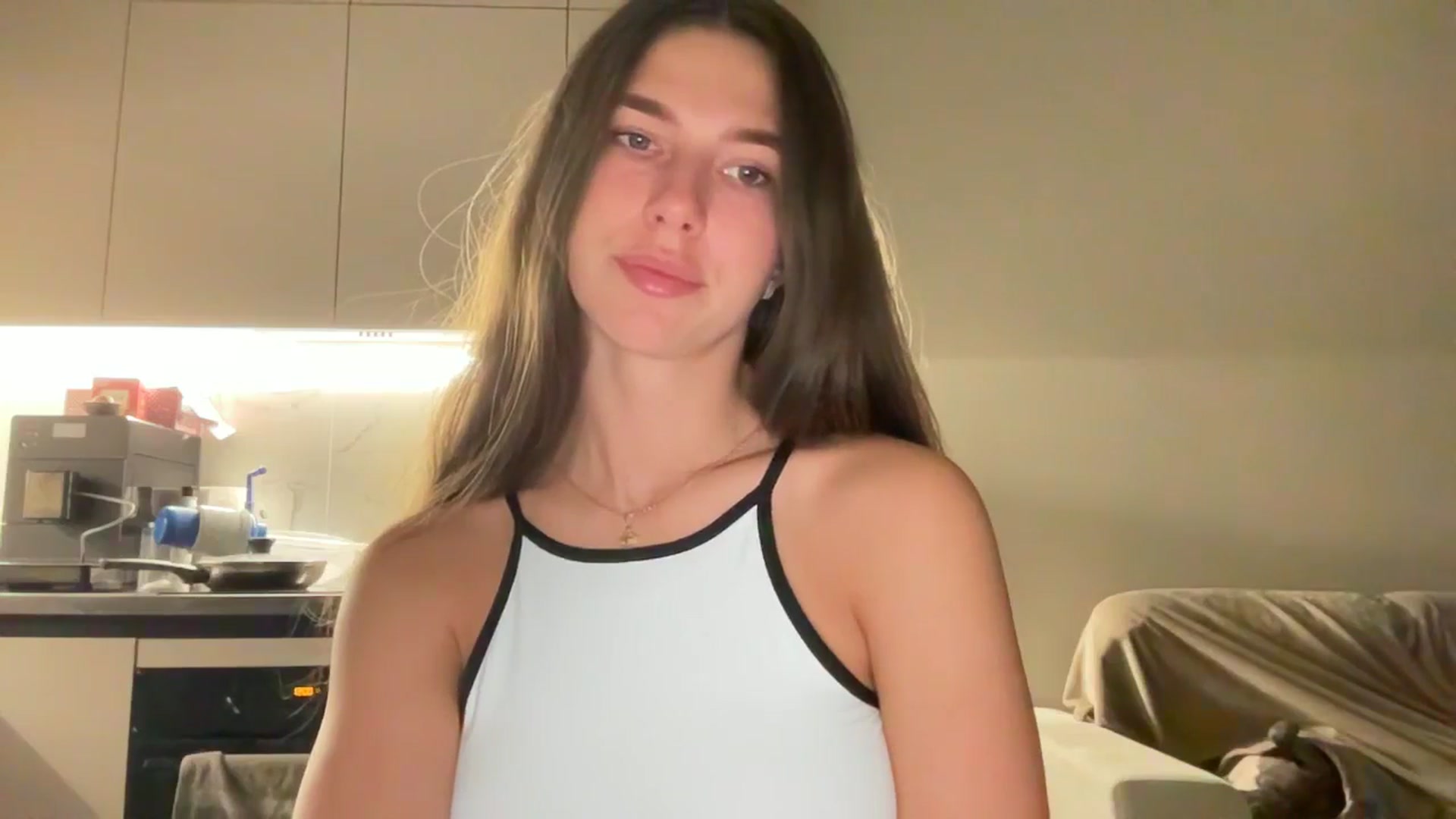 Gallery image thumbnail from kissfreeze's myfreecams stream on, 10/17/2025, 21:02 image 14 of 20
