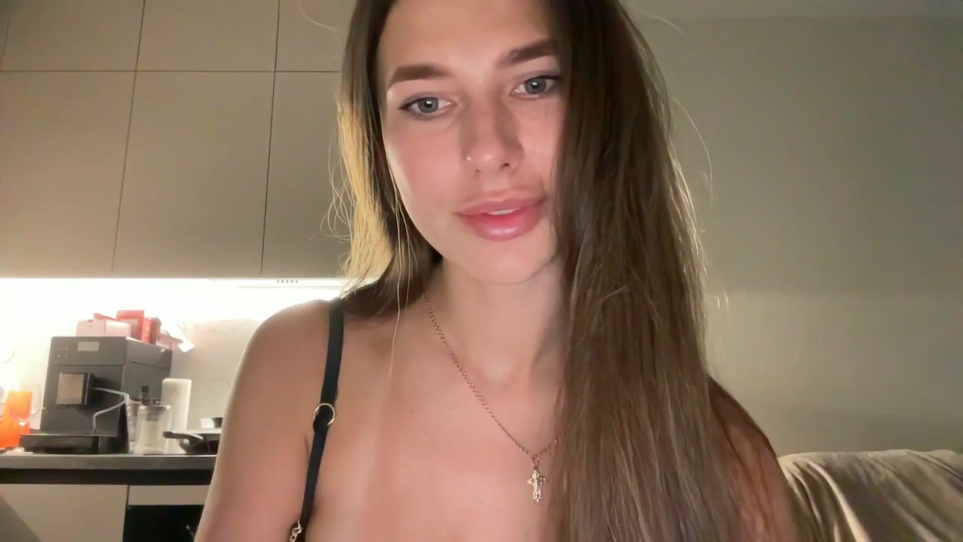 Gallery image thumbnail from kissfreeze's myfreecams stream on, 10/21/2025, 13:26 image 16 of 20