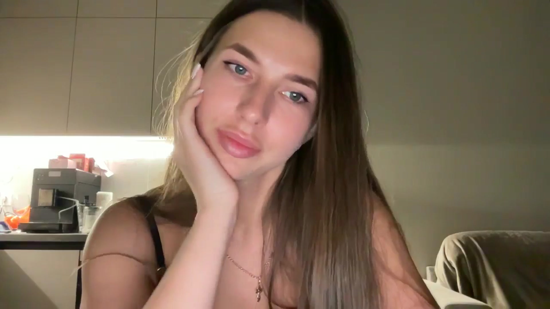 Gallery image thumbnail from kissfreeze's myfreecams stream on, 10/21/2025, 15:14 image 15 of 20