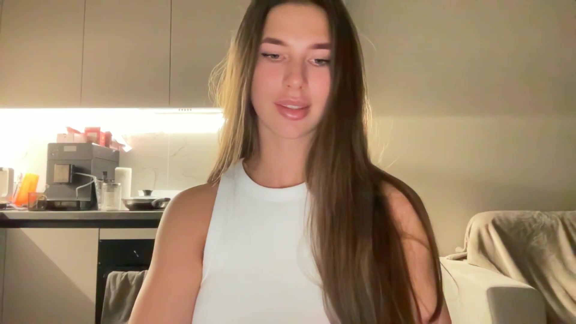 Gallery image thumbnail from kissfreeze's myfreecams stream on, 10/21/2025, 23:22 image 5 of 20