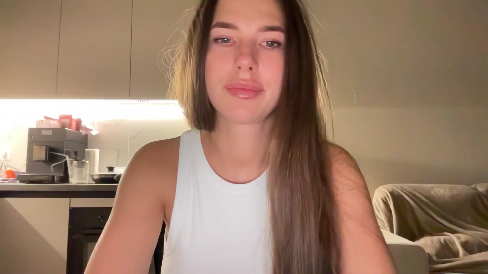 Gallery image thumbnail from kissfreeze's myfreecams stream on, 10/22/2025, 23:02 image 19 of 20