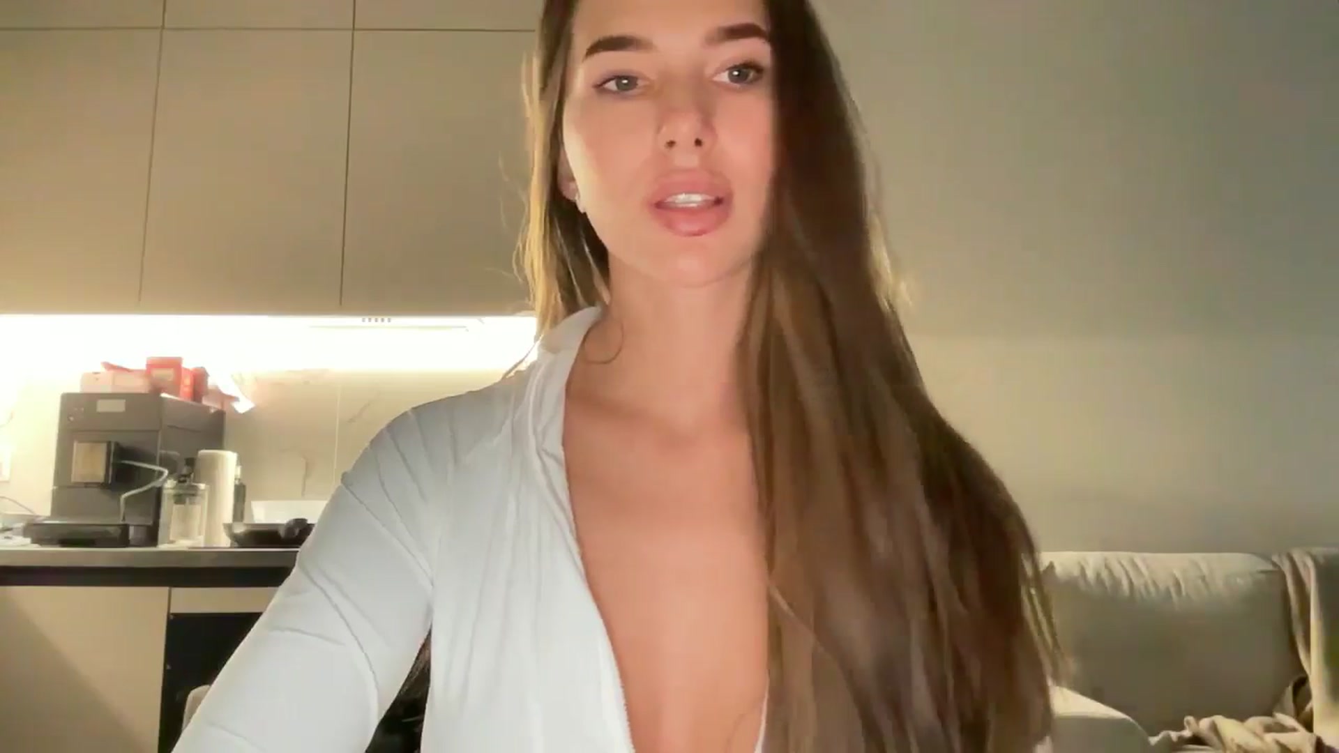 Gallery image thumbnail from kissfreeze's myfreecams stream on, 10/23/2025, 14:25 image 9 of 20