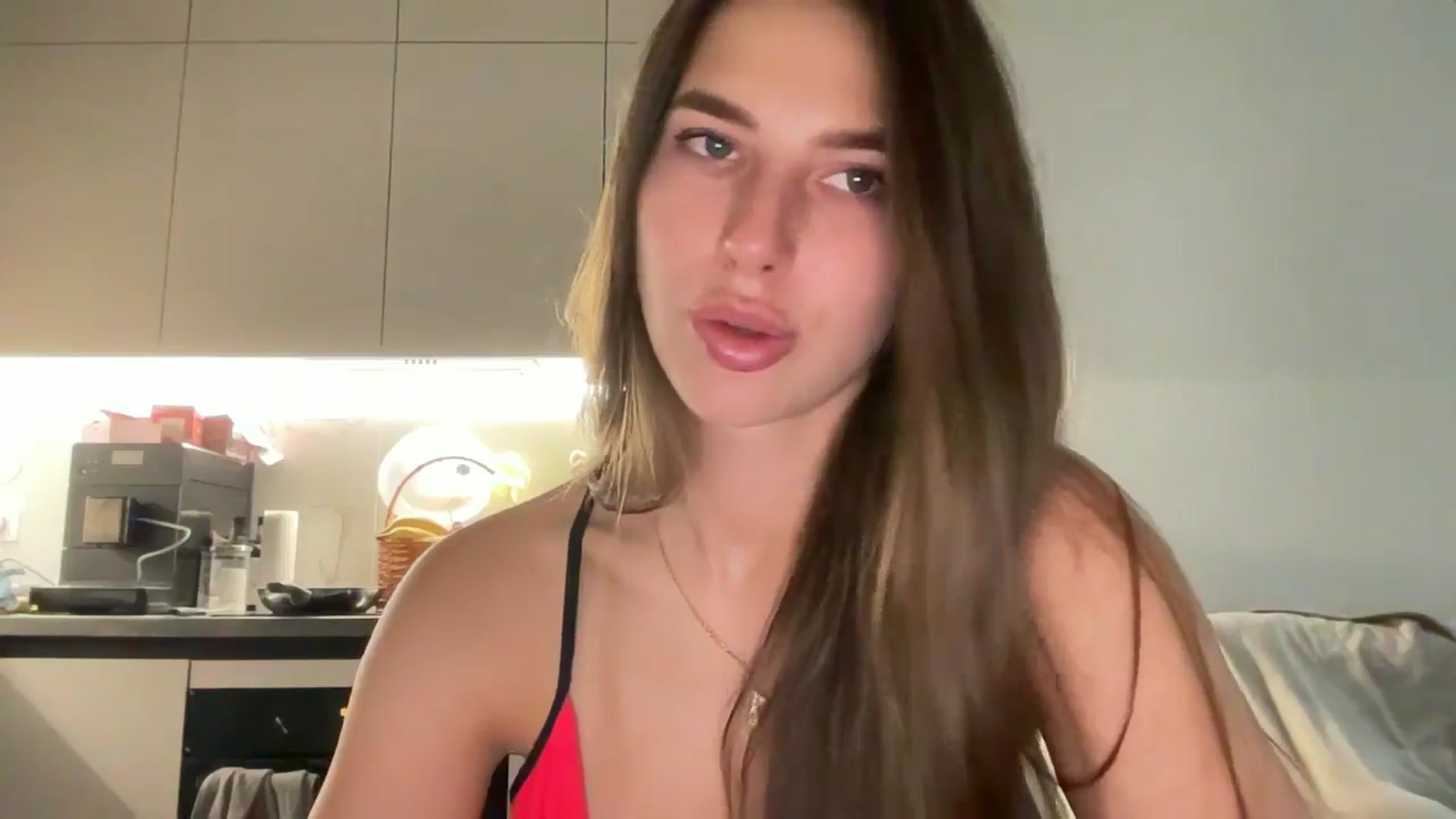 Gallery image thumbnail from kissfreeze's myfreecams stream on, 10/24/2025, 14:01 image 18 of 20