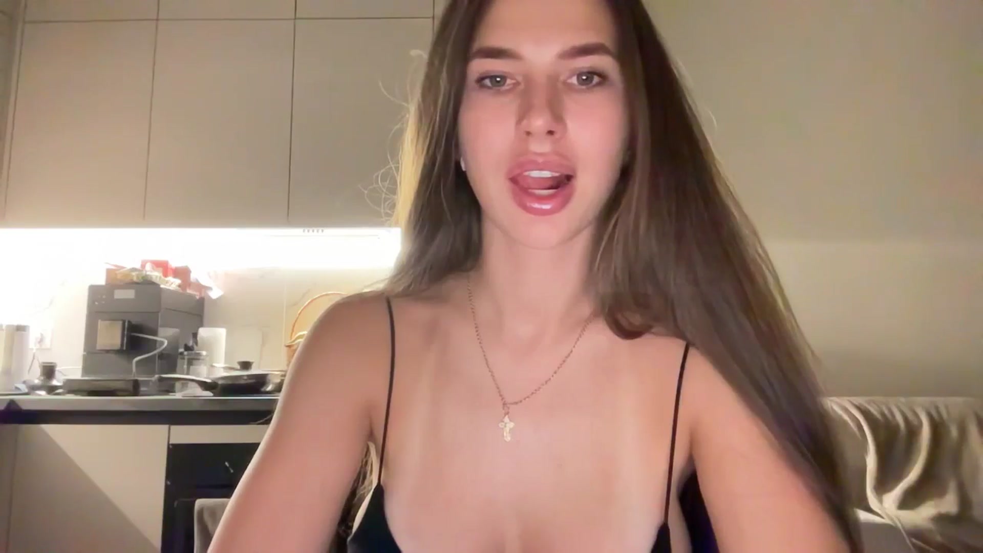 Gallery image thumbnail from kissfreeze's myfreecams stream on, 10/25/2025, 23:56 image 17 of 20