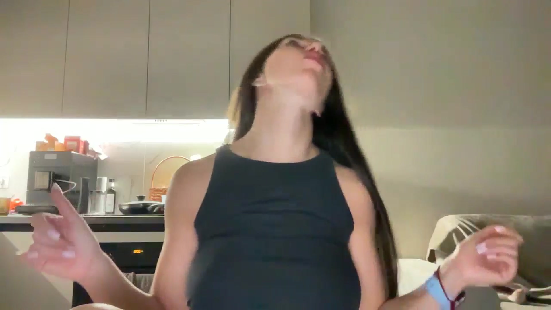 Gallery image thumbnail from kissfreeze's myfreecams stream on, 11/01/2025, 21:33 image 15 of 20