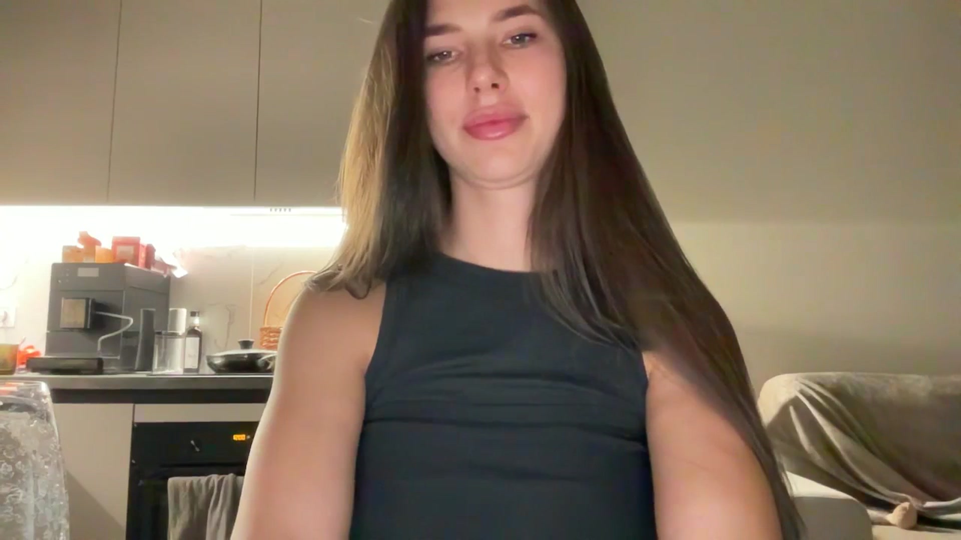 Gallery image thumbnail from kissfreeze's myfreecams stream on, 11/01/2025, 21:33 image 18 of 20