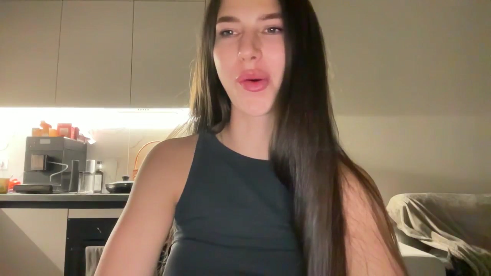 Gallery image thumbnail from kissfreeze's myfreecams stream on, 11/01/2025, 21:33 image 14 of 20
