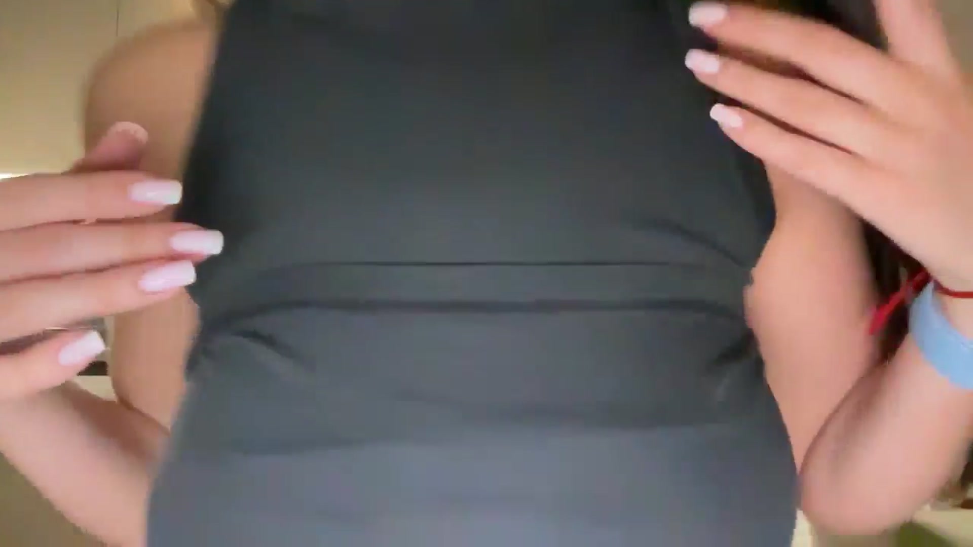Gallery image thumbnail from kissfreeze's myfreecams stream on, 11/01/2025, 22:13 image 11 of 20