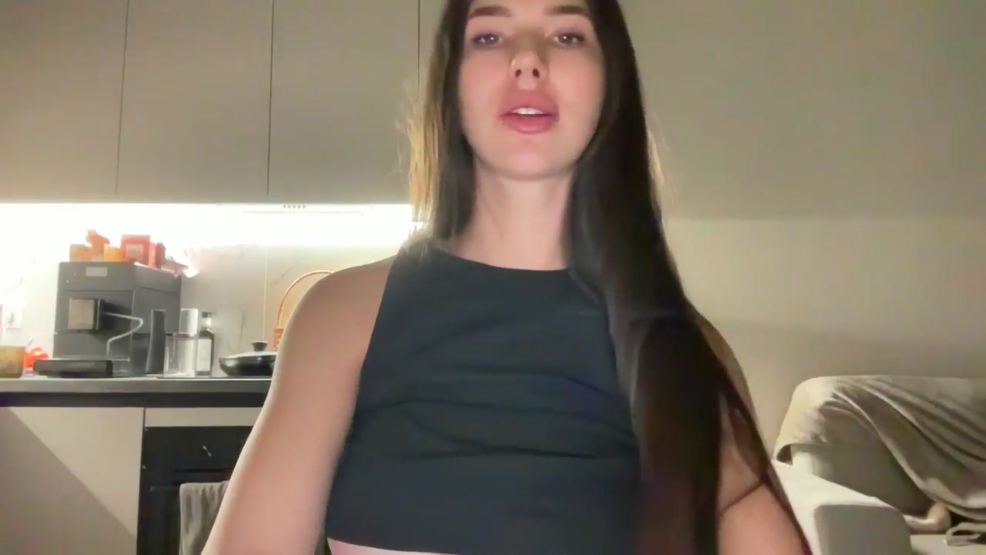 Gallery image thumbnail from kissfreeze's myfreecams stream on, 11/01/2025, 22:13 image 12 of 20