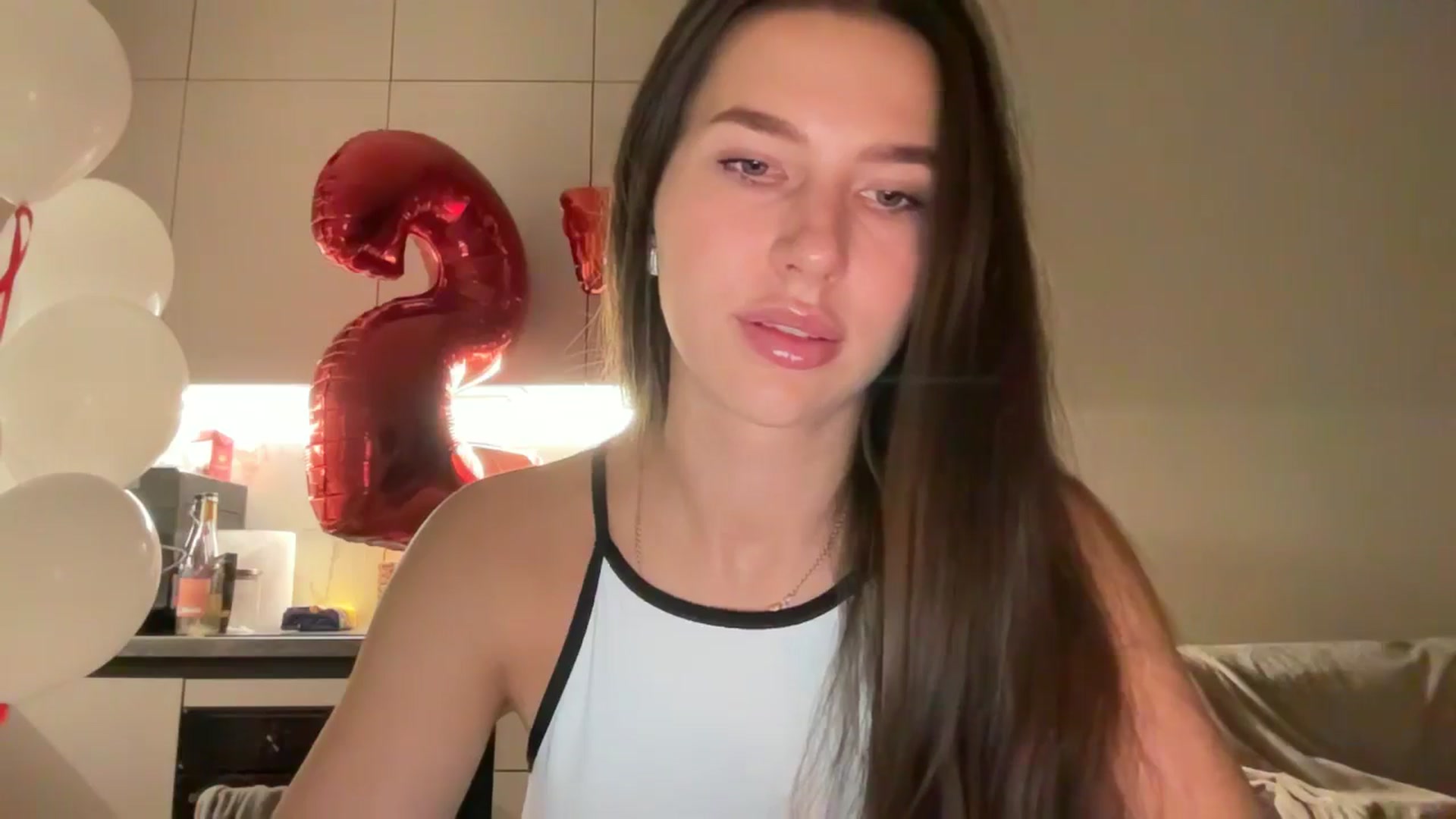 Gallery image thumbnail from kissfreeze's myfreecams stream on, 11/06/2025, 22:17 image 8 of 20
