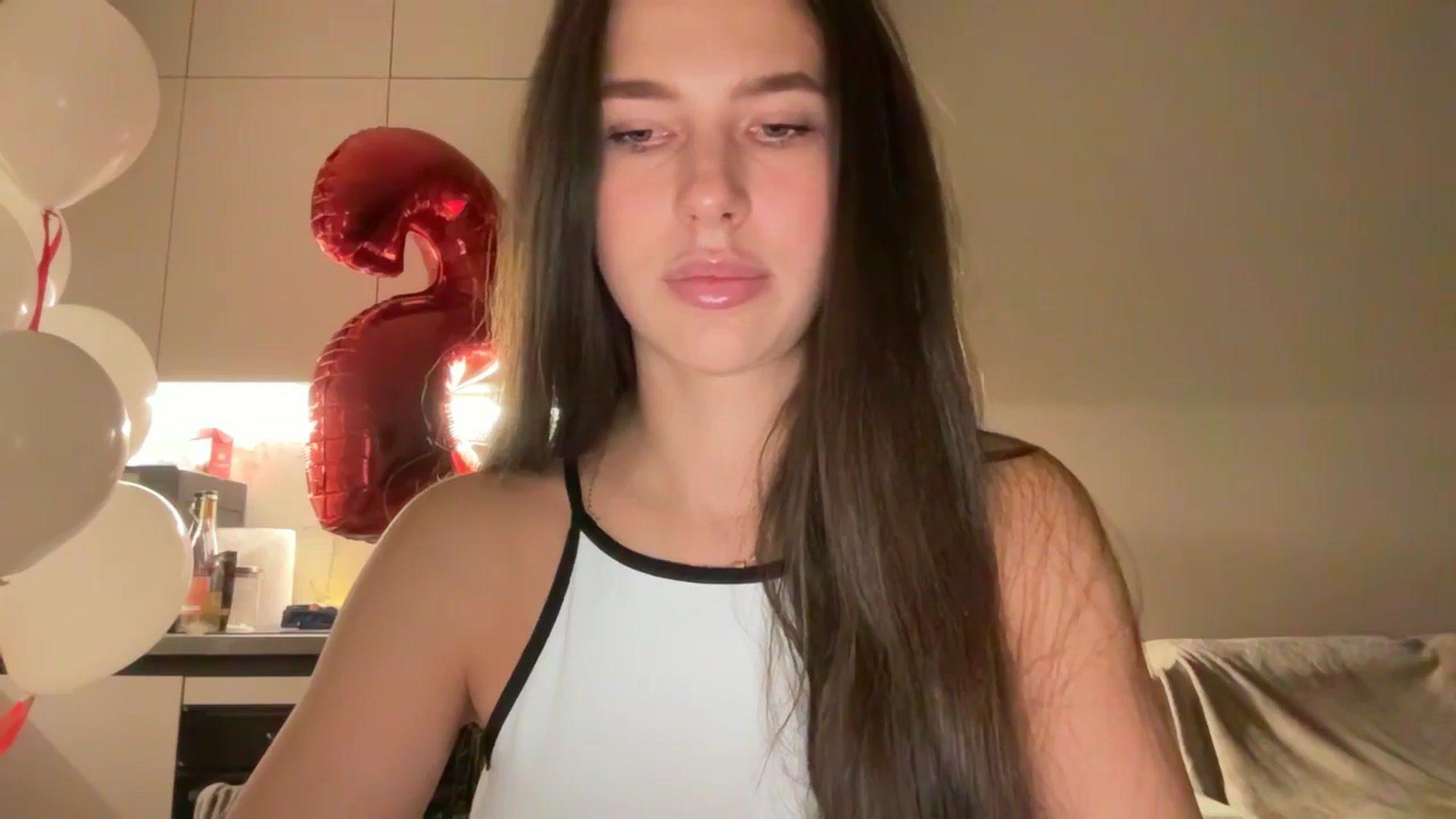 Gallery image thumbnail from kissfreeze's myfreecams stream on, 11/06/2025, 22:17 image 19 of 20