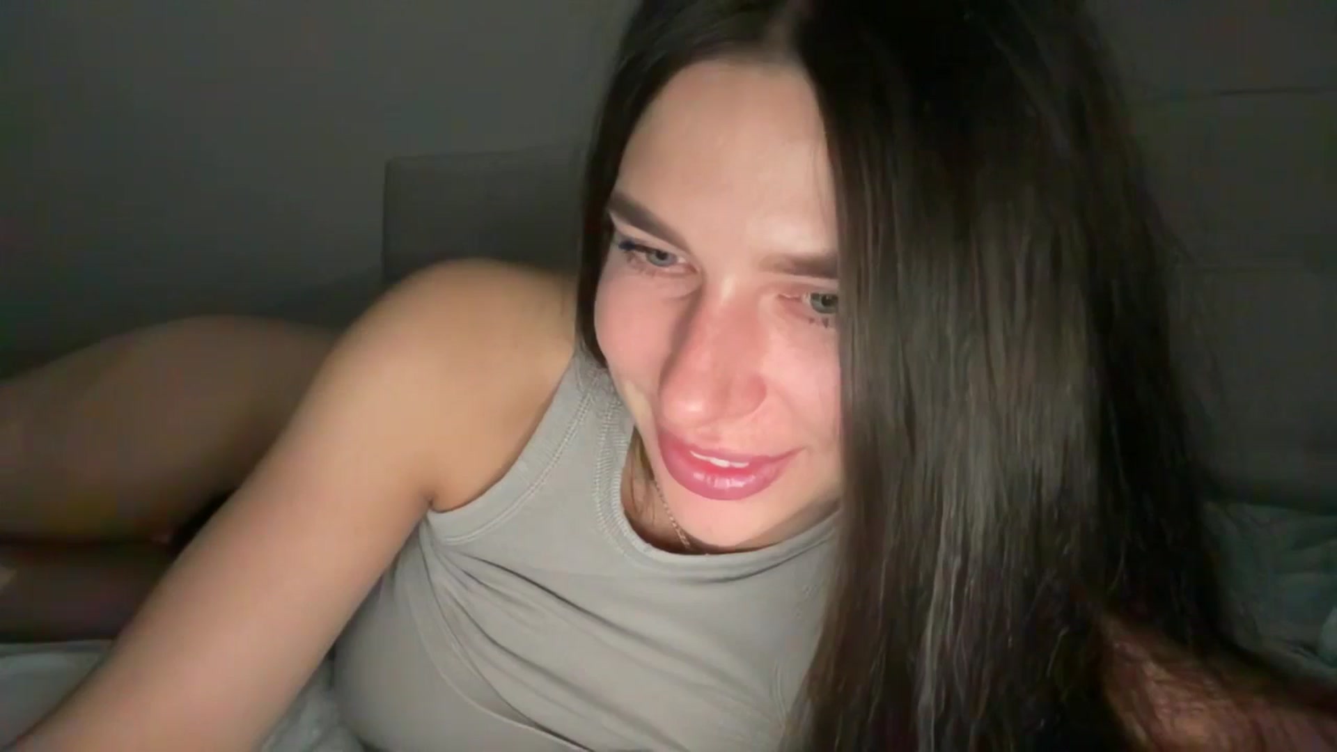 Gallery image thumbnail from kissfreeze's myfreecams stream on, 11/08/2025, 24:07 image 12 of 20