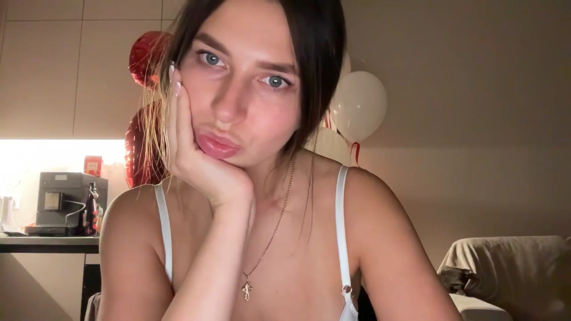 Gallery image thumbnail from kissfreeze's myfreecams stream on, 11/09/2025, 22:34 image 13 of 20