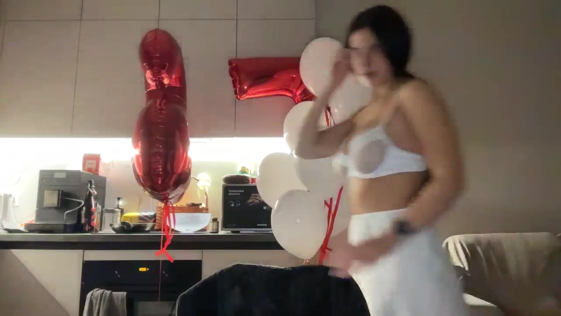 Gallery image thumbnail from kissfreeze's myfreecams stream on, 11/09/2025, 22:34 image 14 of 20
