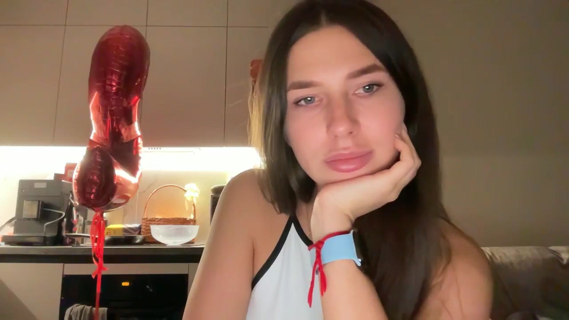 Gallery image thumbnail from kissfreeze's myfreecams stream on, 11/11/2025, 22:28 image 10 of 20