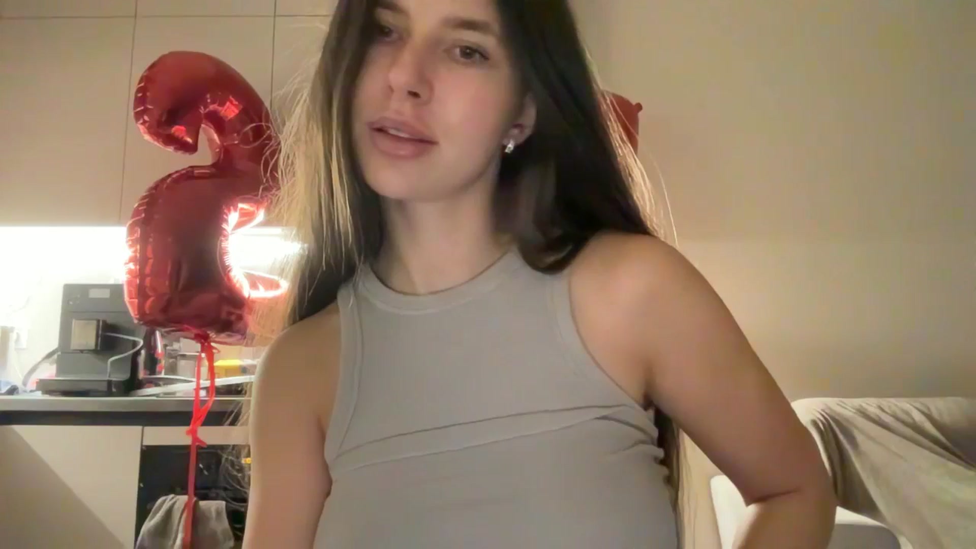 Gallery image thumbnail from kissfreeze's myfreecams stream on, 11/12/2025, 19:20 image 18 of 20