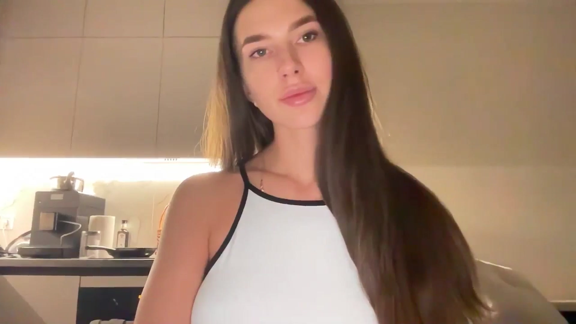 Gallery image thumbnail from kissfreeze's myfreecams stream on, 11/14/2025, 15:09 image 3 of 20