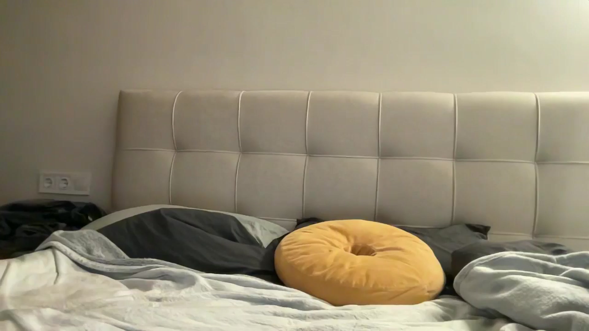 Gallery image thumbnail from kissfreeze's myfreecams stream on, 11/15/2025, 22:05 image 17 of 20